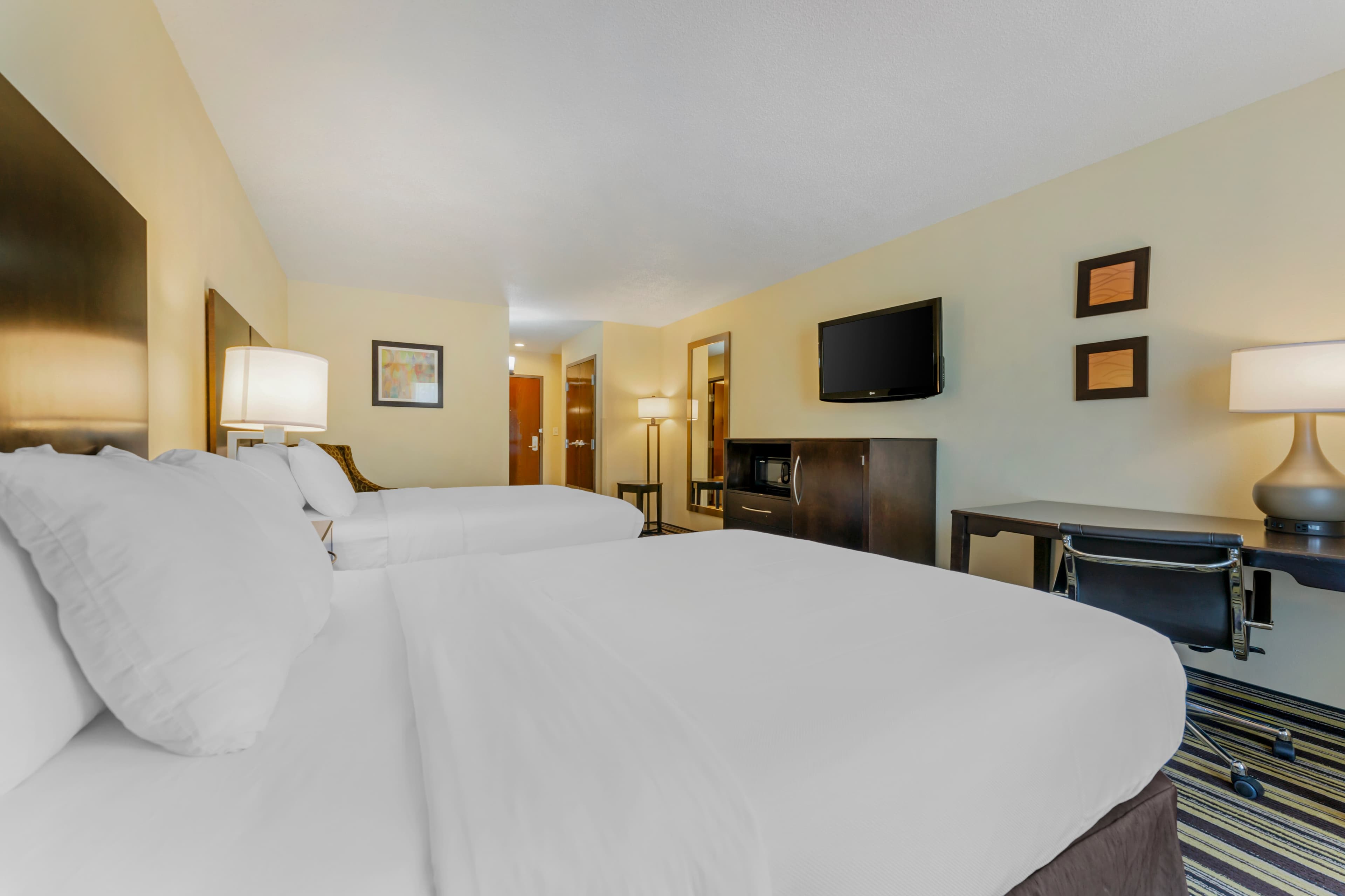 Comfort Inn & Suites Triadelphia - Wheeling — 8