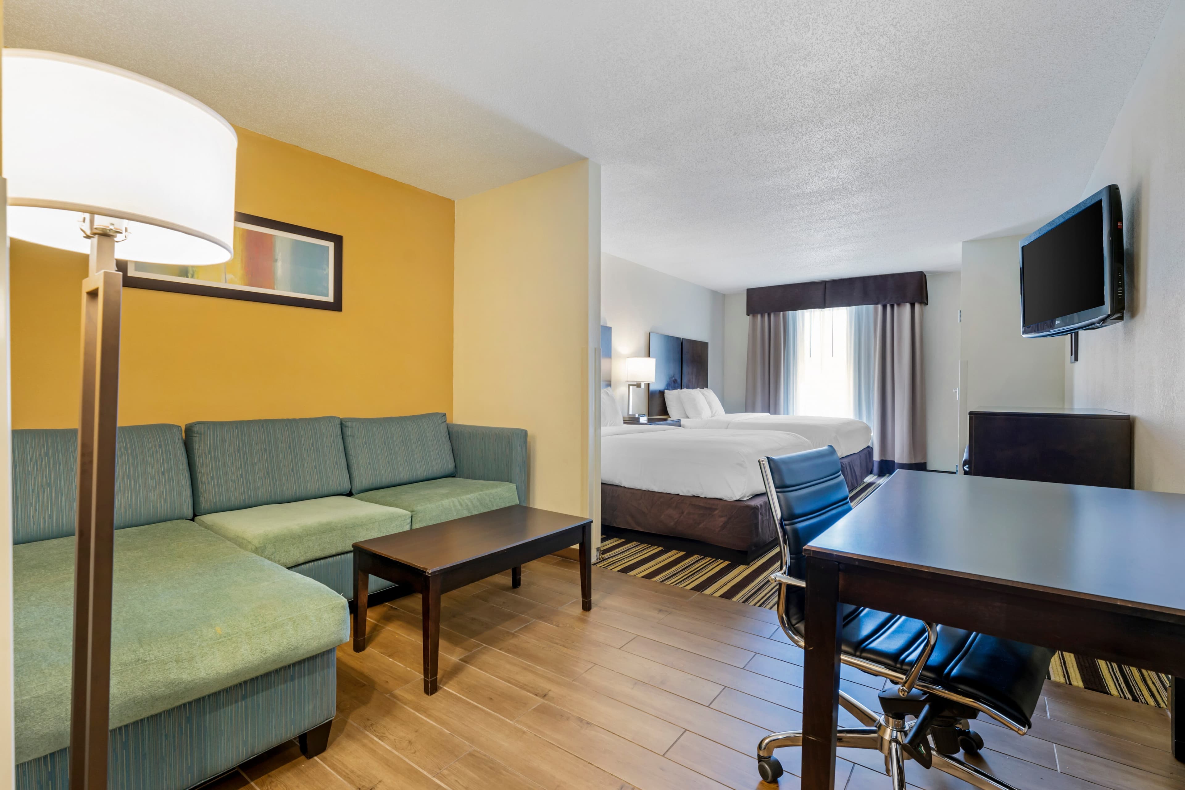 Comfort Inn & Suites Triadelphia - Wheeling — 24