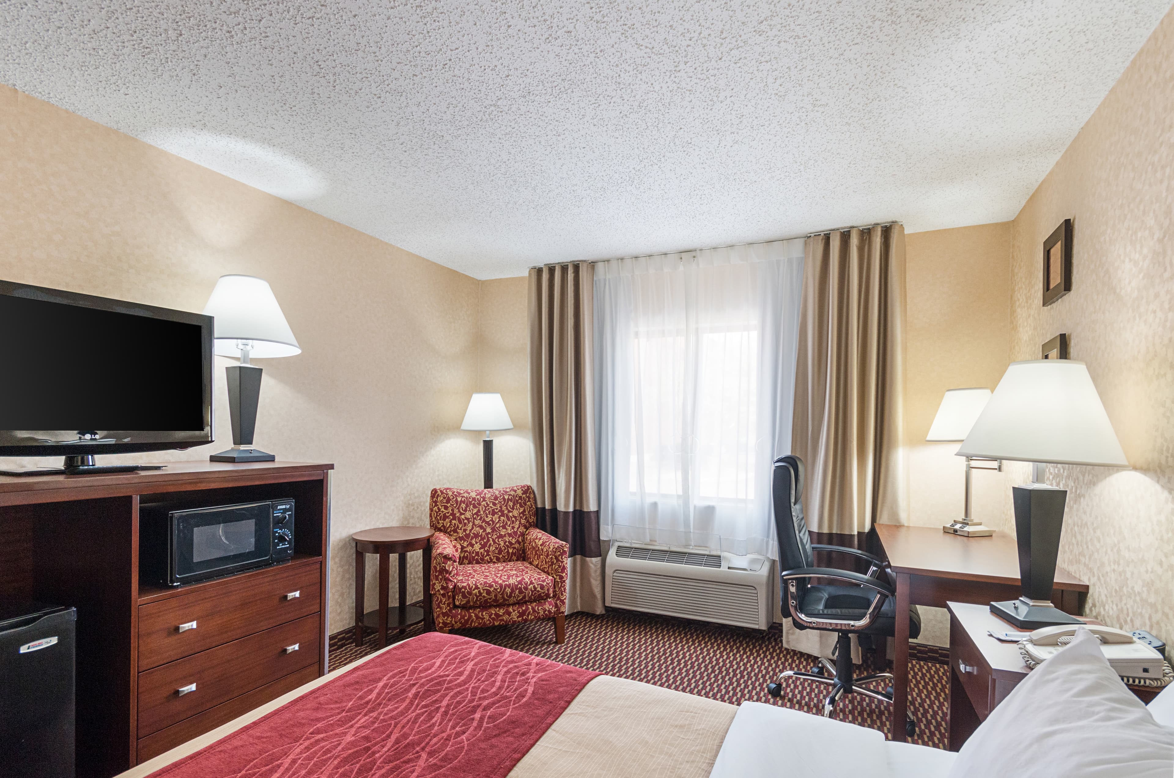Quality Inn Parkersburg North-Vienna - Image 4