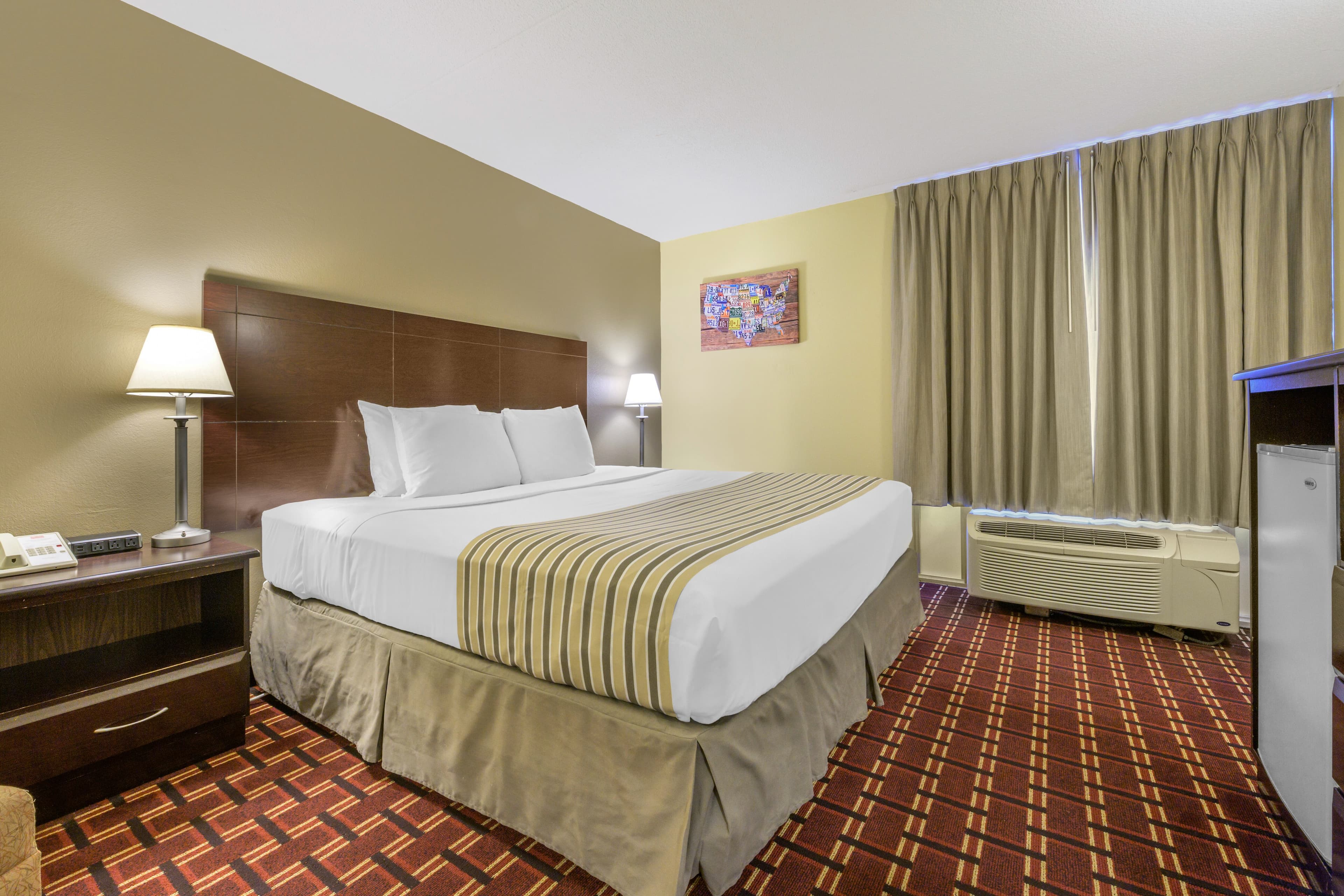 Econo Lodge Inn & Suites Triadelphia - Wheeling - Image 1