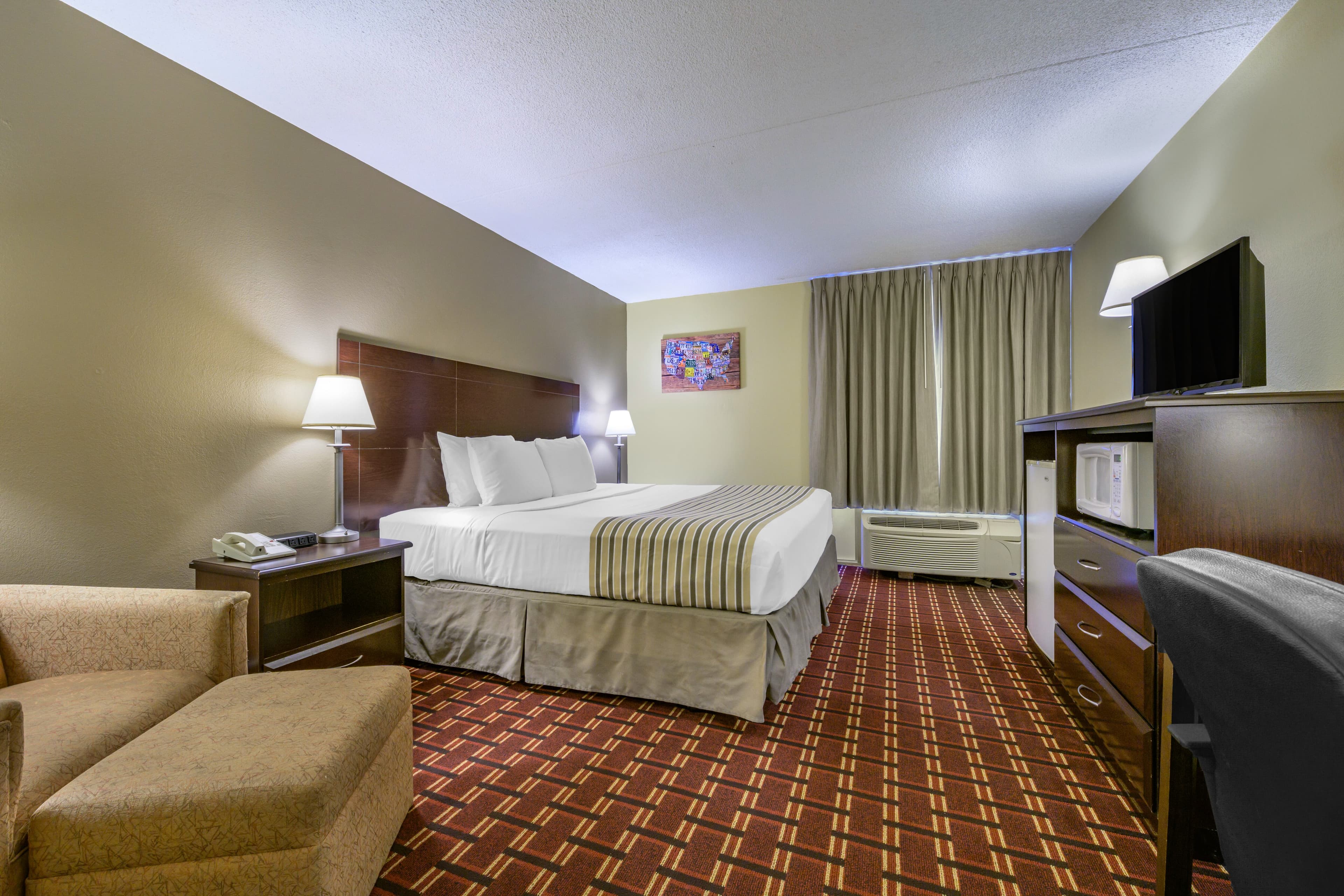 Econo Lodge Inn & Suites Triadelphia - Wheeling — 9
