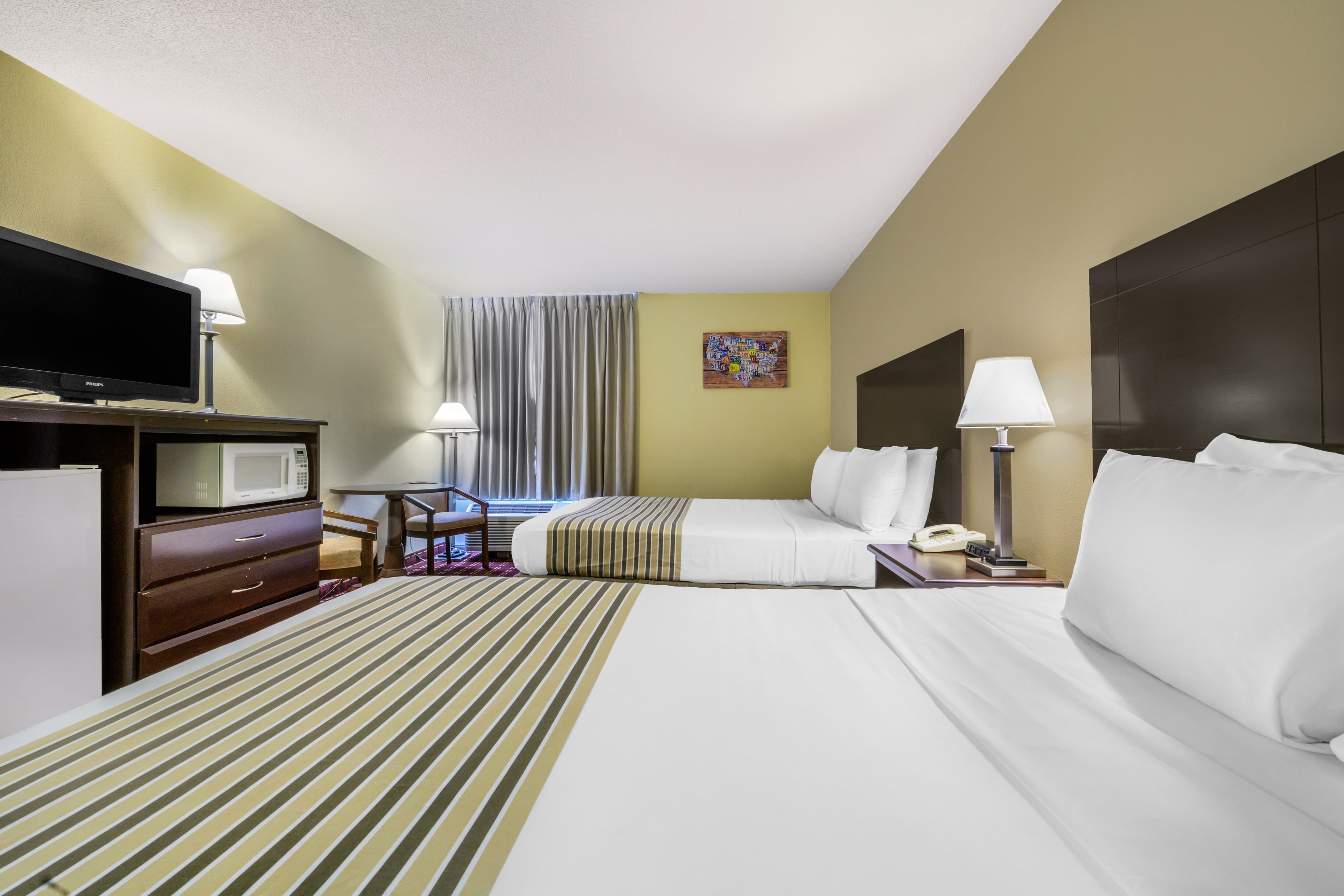Econo Lodge Inn & Suites Triadelphia - Wheeling — 13