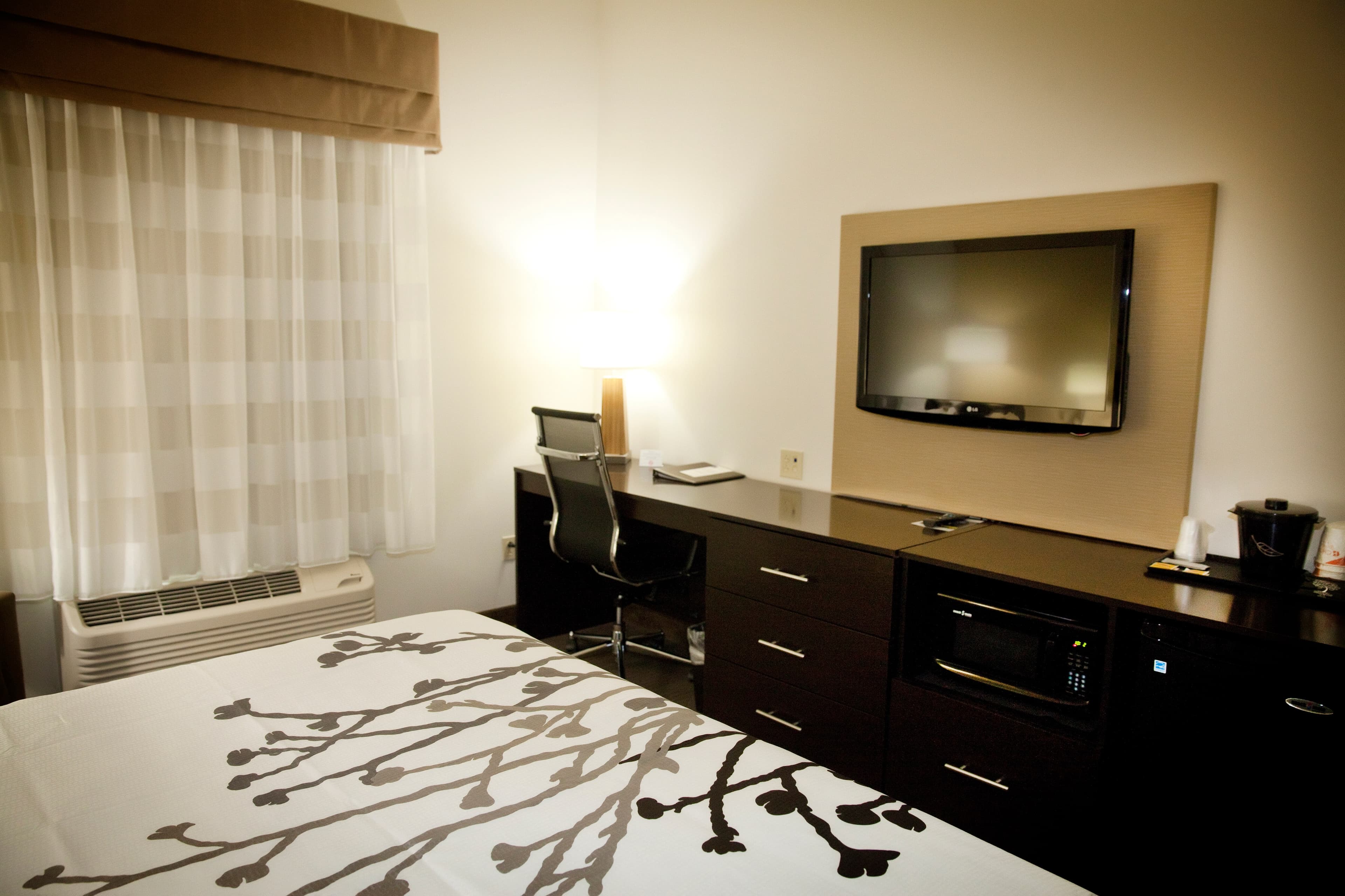 Sleep Inn & Suites Moundsville - Wheeling - Image 3