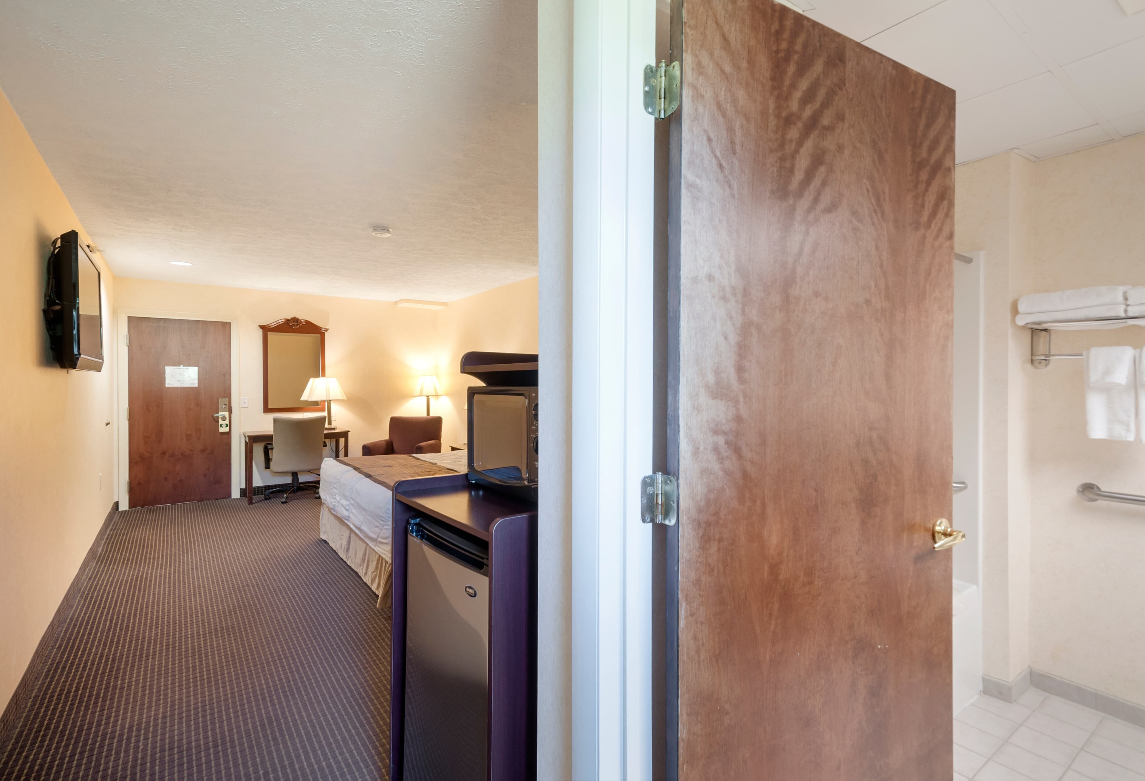 Rodeway Inn & Suites Charles Town - Image 5