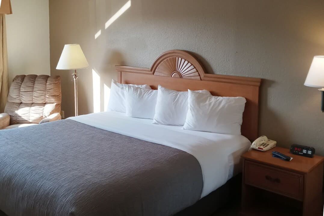 Quality Inn Huntington University Area - Image 2