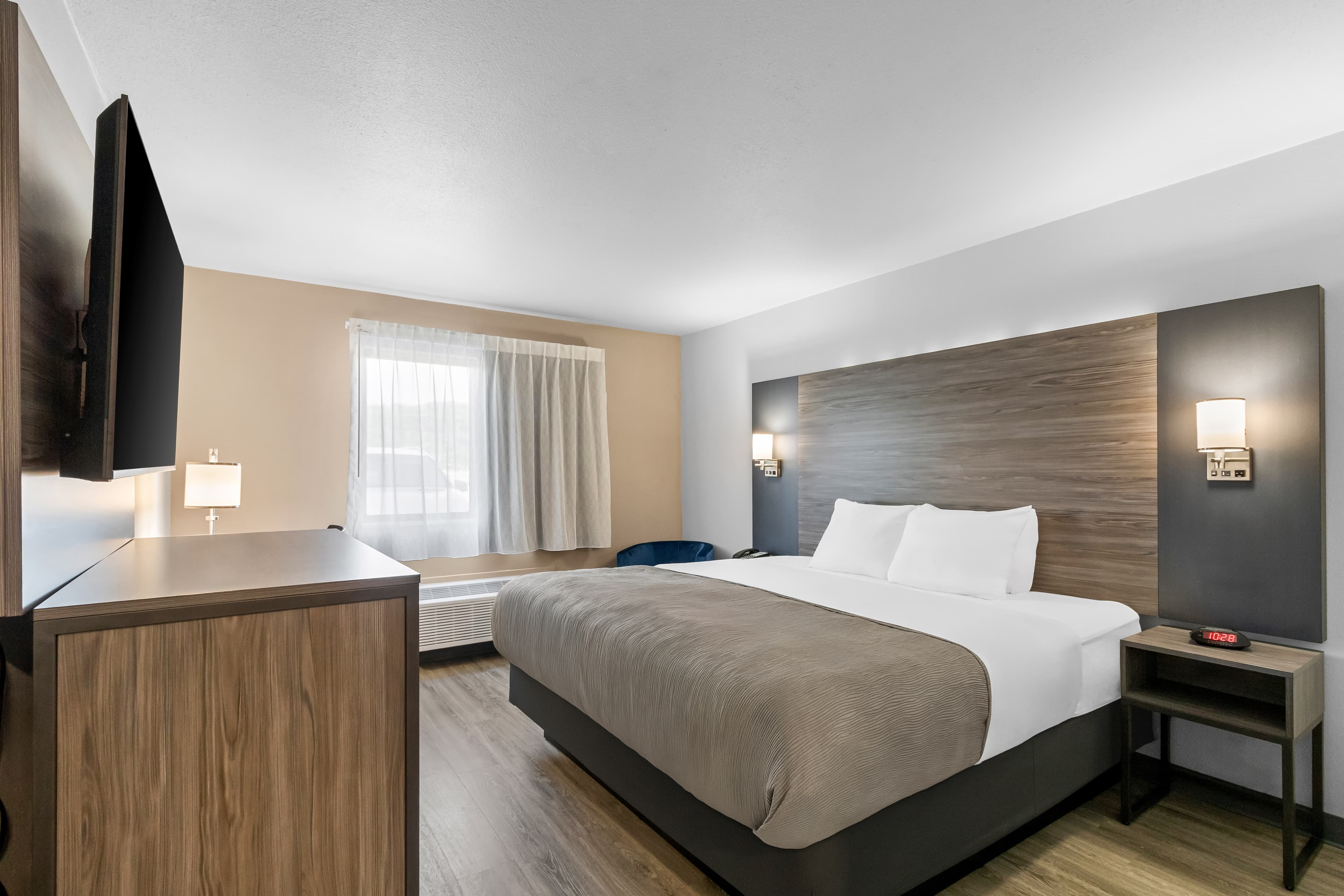Quality Inn - Image 2