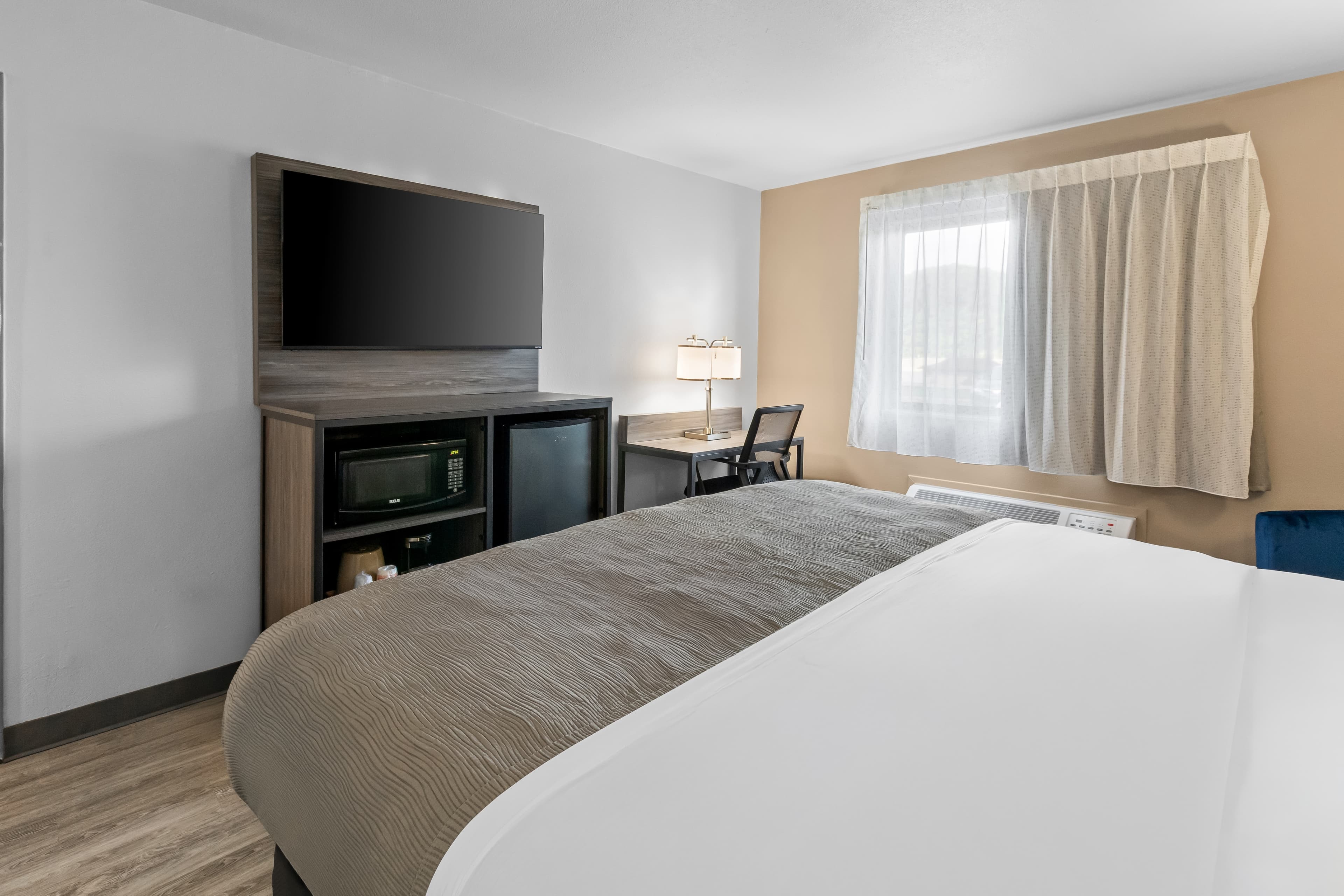 Quality Inn - Image 3