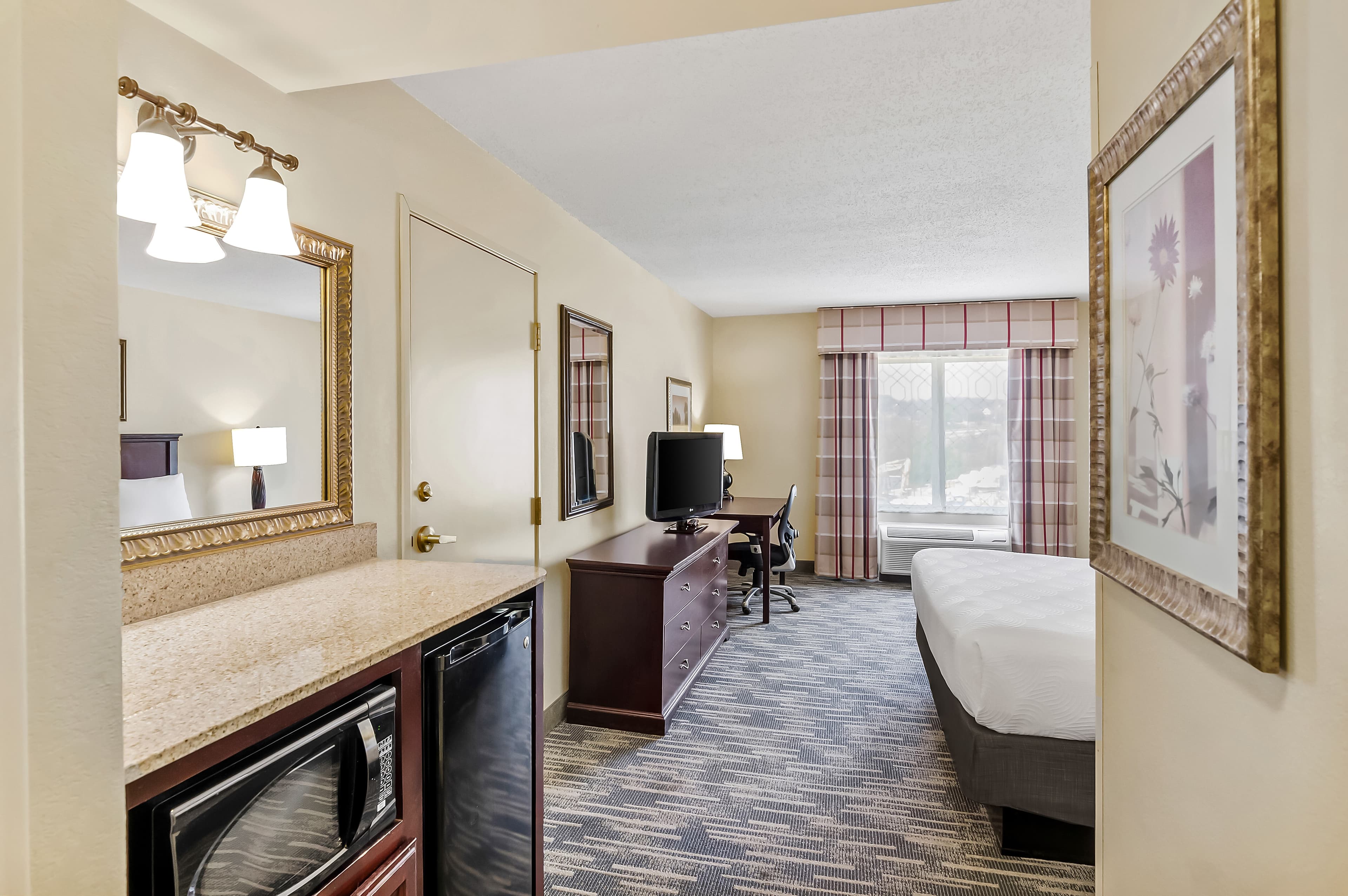 Country Inn & Suites by Radisson, Princeton, WV - Image 2