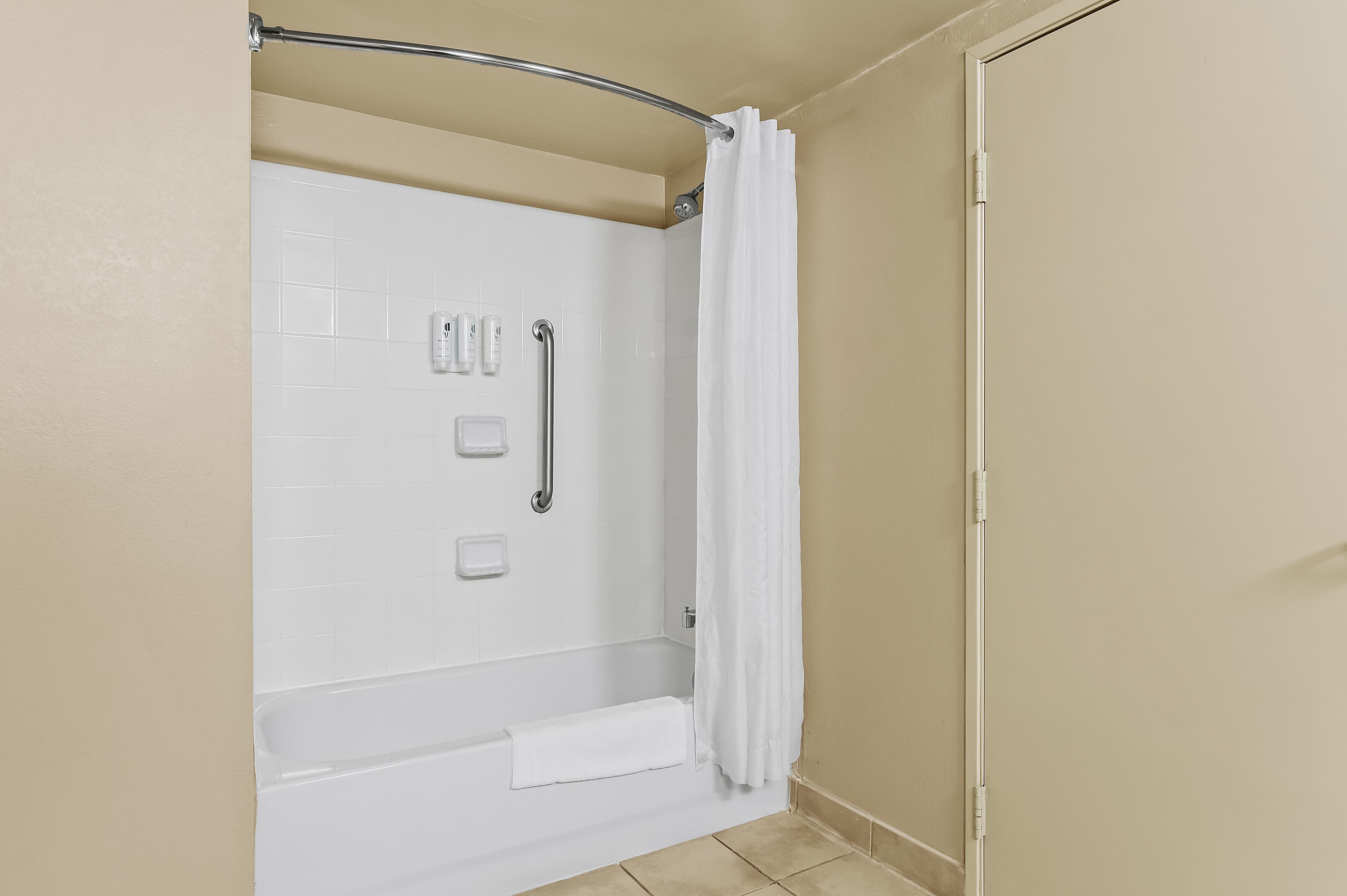 Country Inn & Suites by Radisson, Princeton, WV — 13