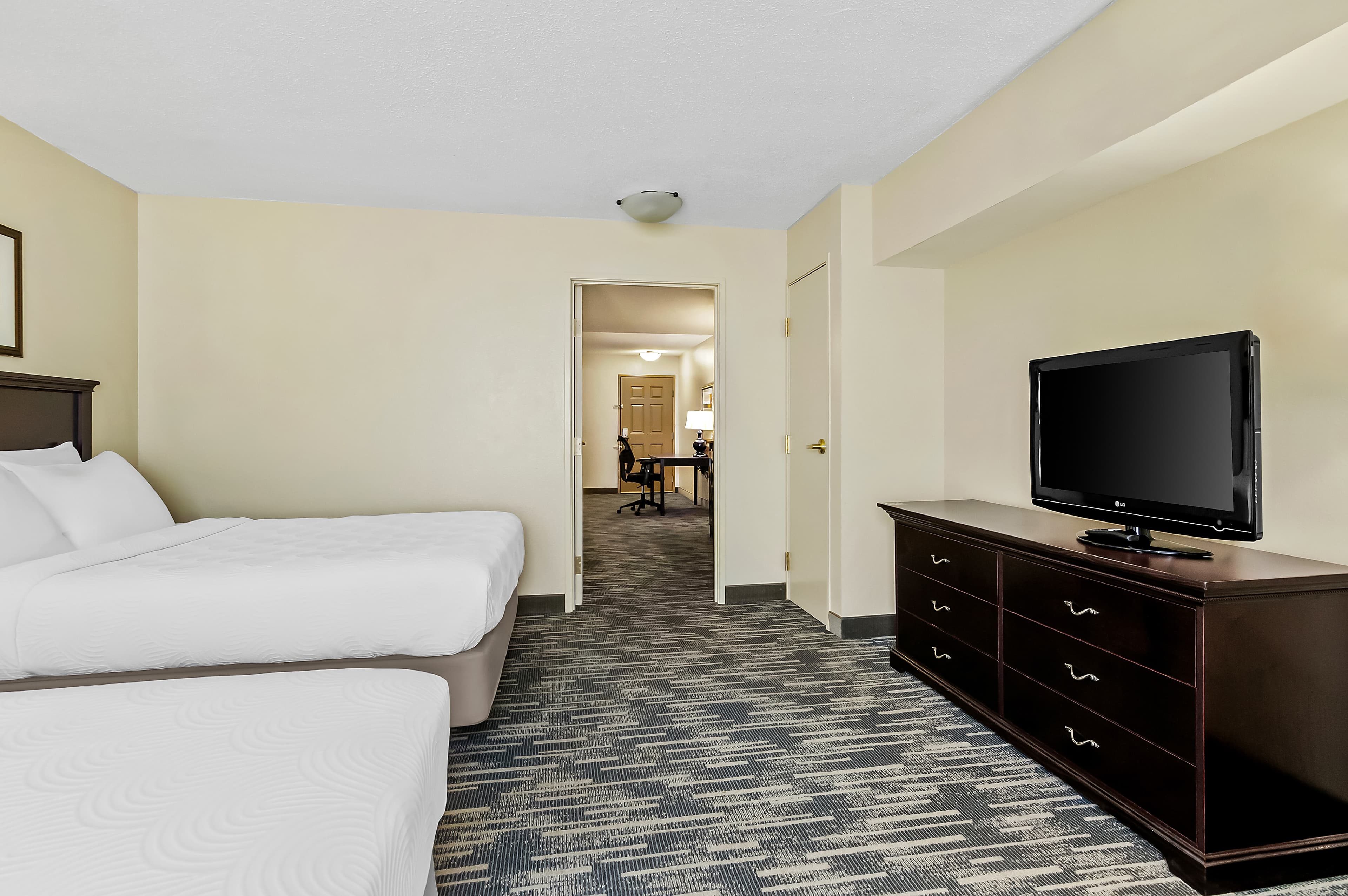Country Inn & Suites by Radisson, Princeton, WV — 43