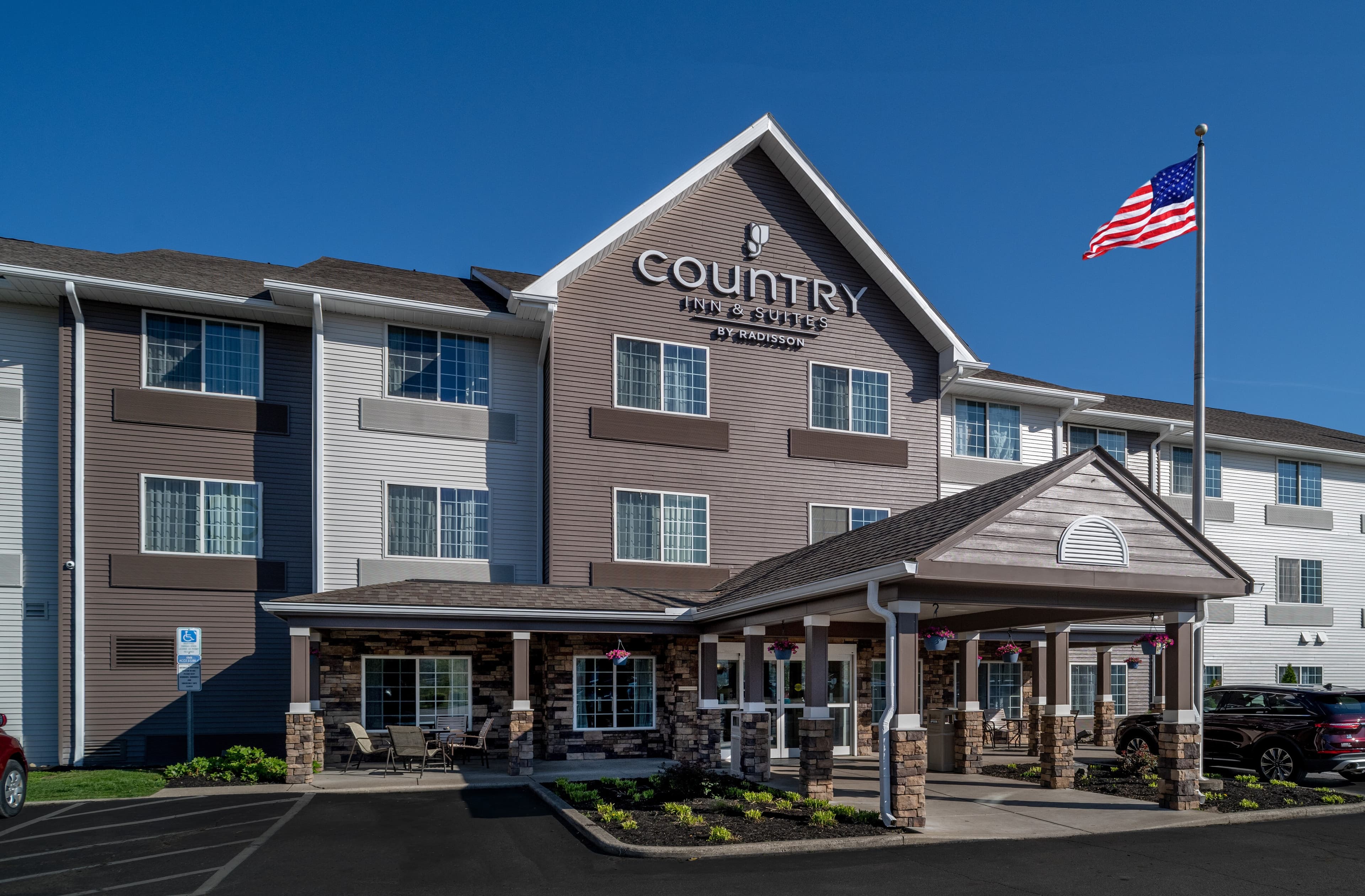 Country Inn & Suites By Radisson, Charleston South, WV - Image 1