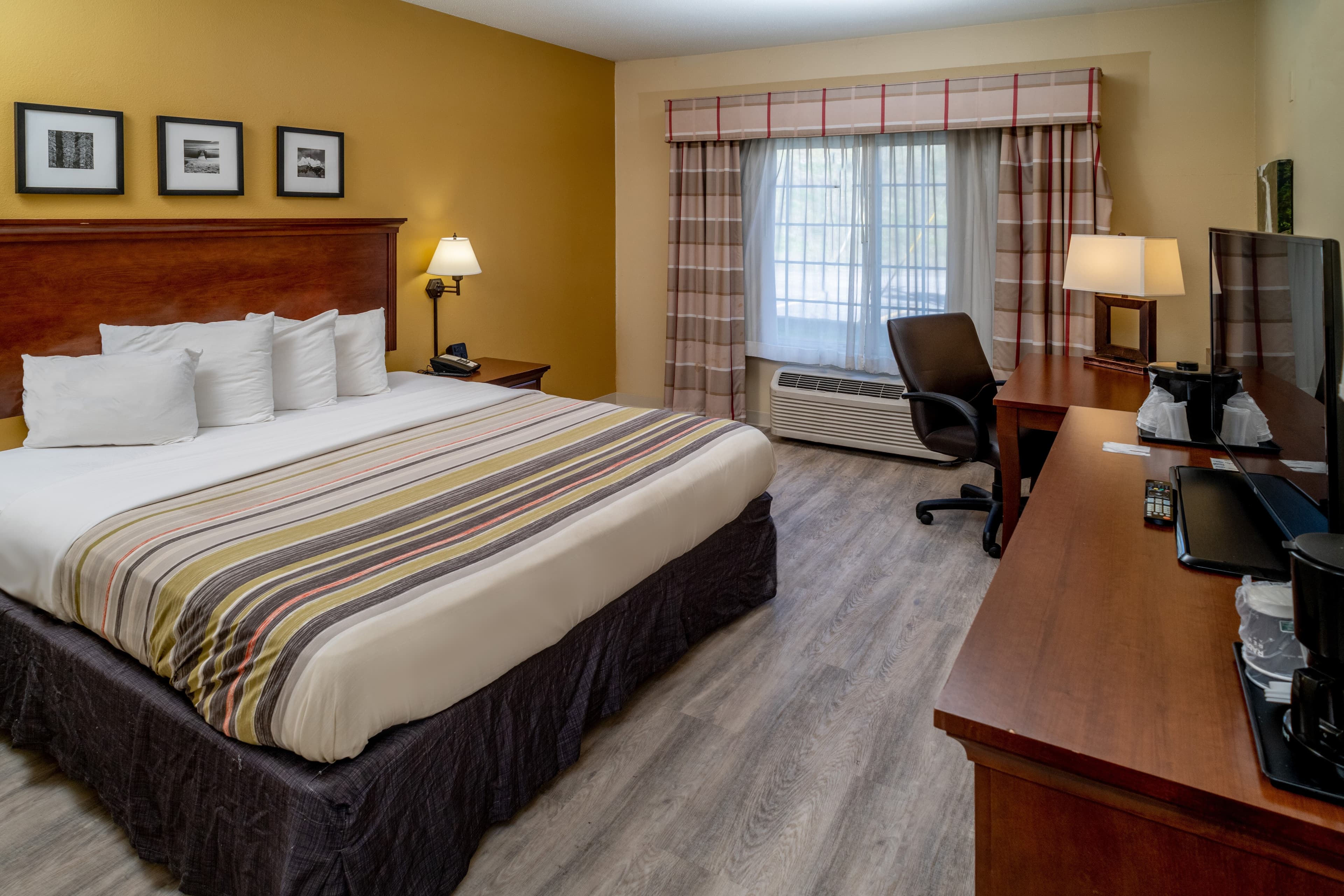 Country Inn & Suites By Radisson, Charleston South, WV - Image 2