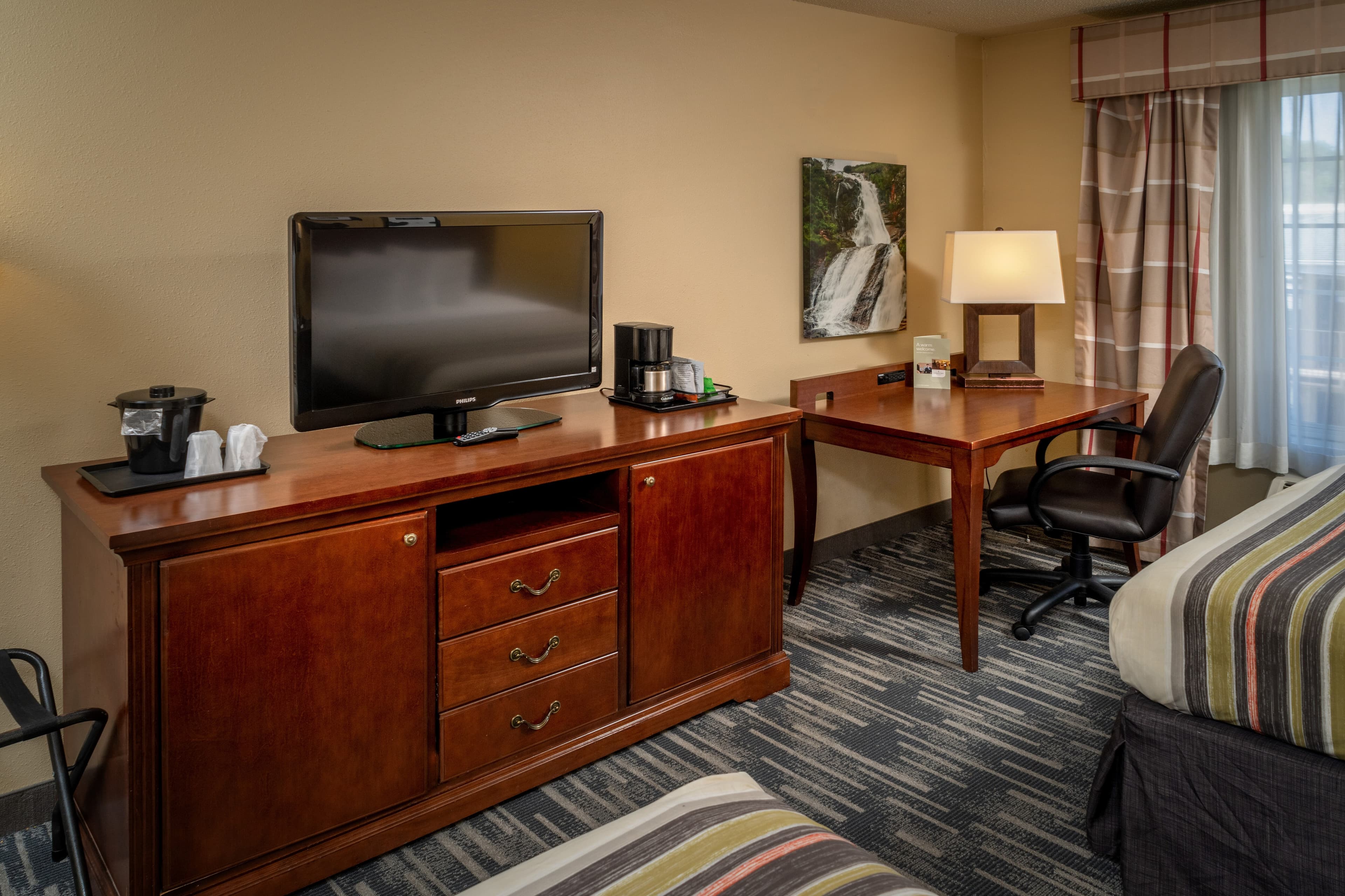Country Inn & Suites By Radisson, Charleston South, WV — 14