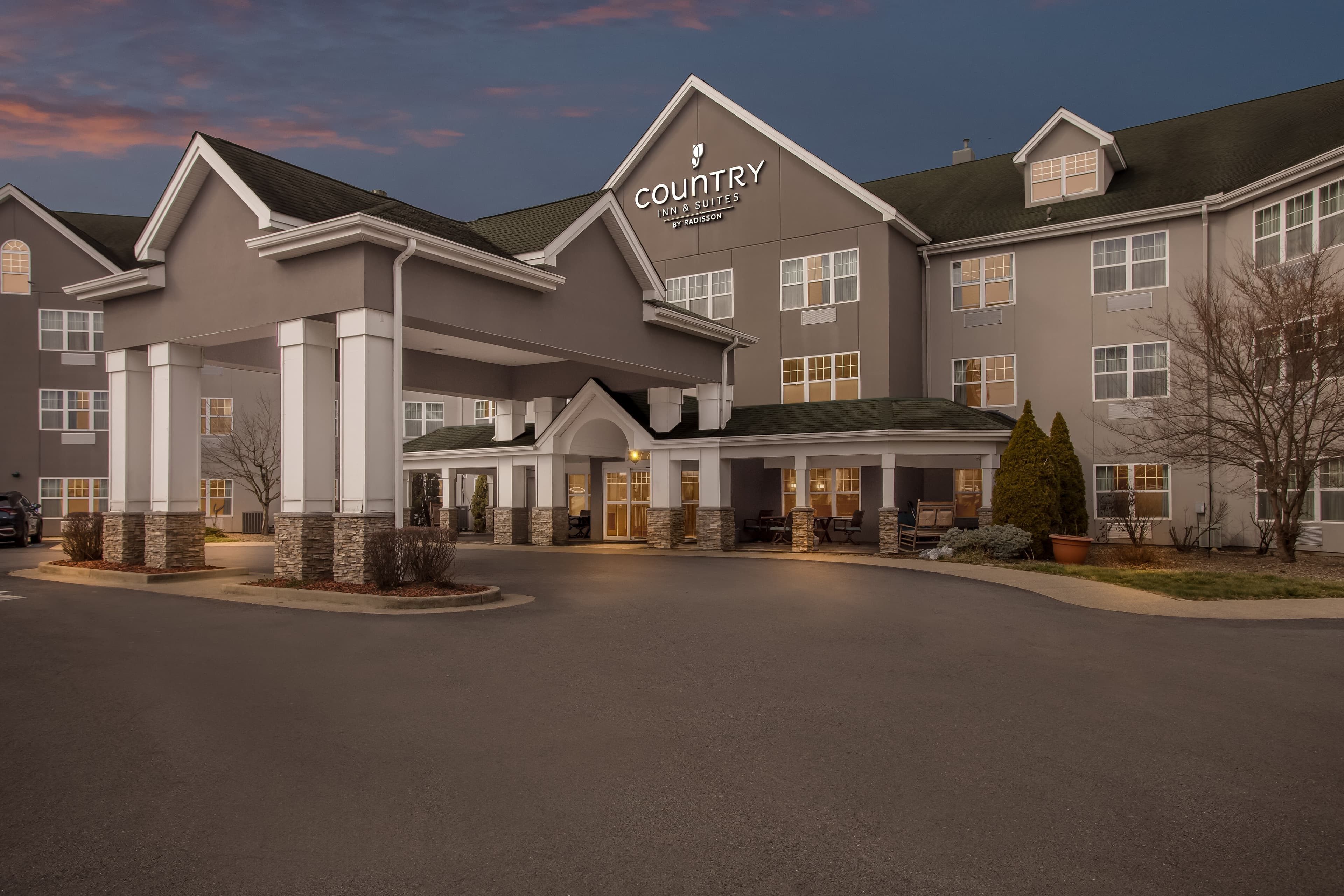 Country Inn & Suites by Radisson, Beckley, WV - Image 1