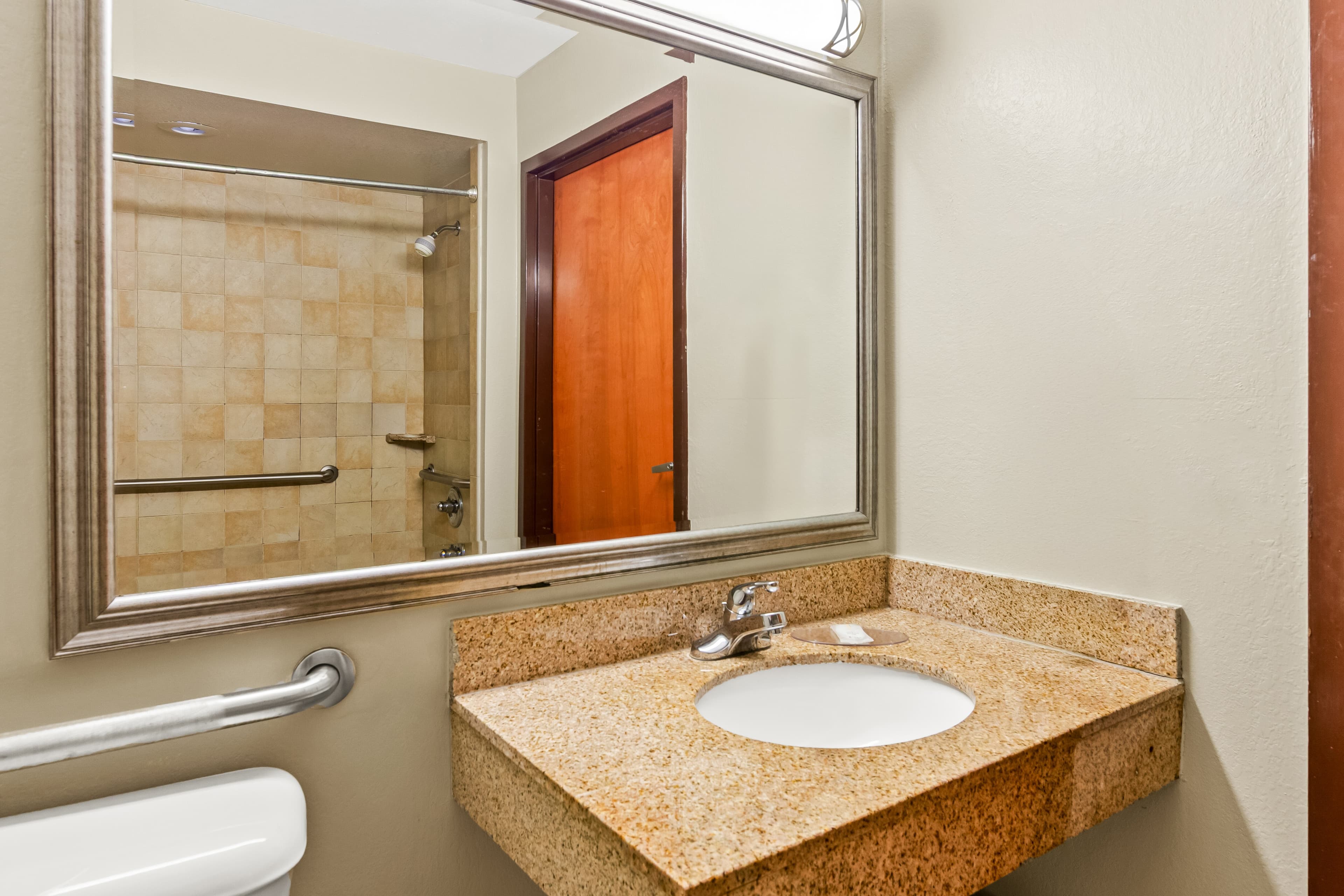 Econo Lodge Mt. Hope - Beckley North — 11