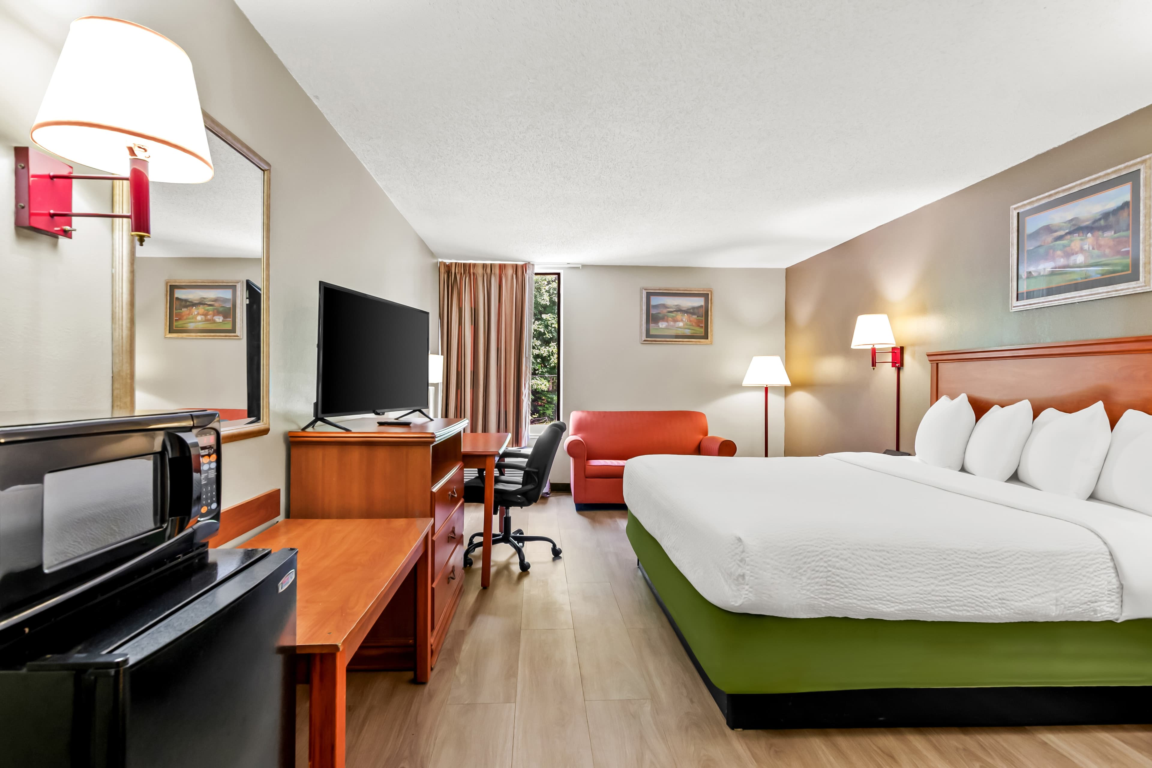 Econo Lodge Mt. Hope - Beckley North - Image 2