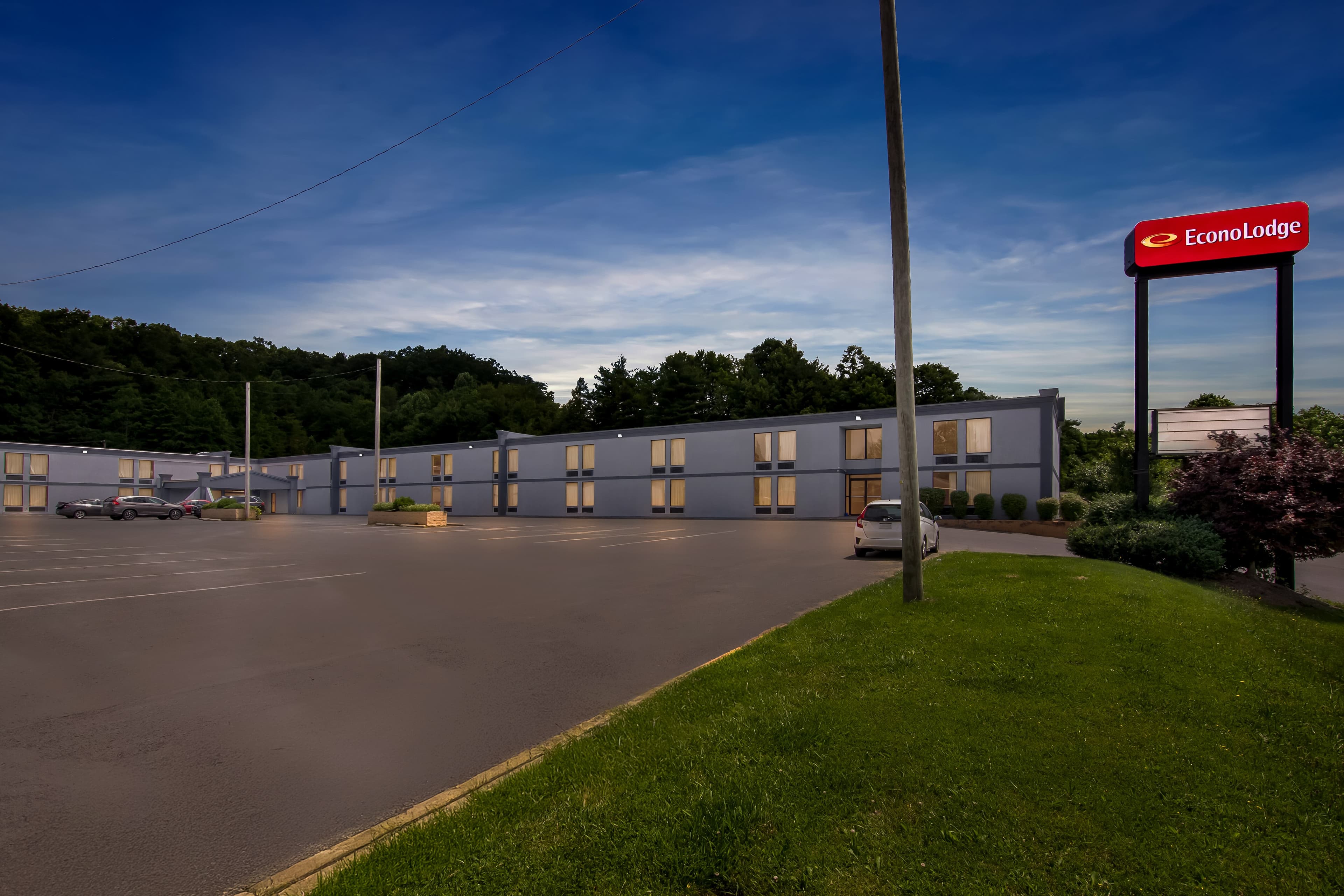 Econo Lodge Mt. Hope - Beckley North - Image 1