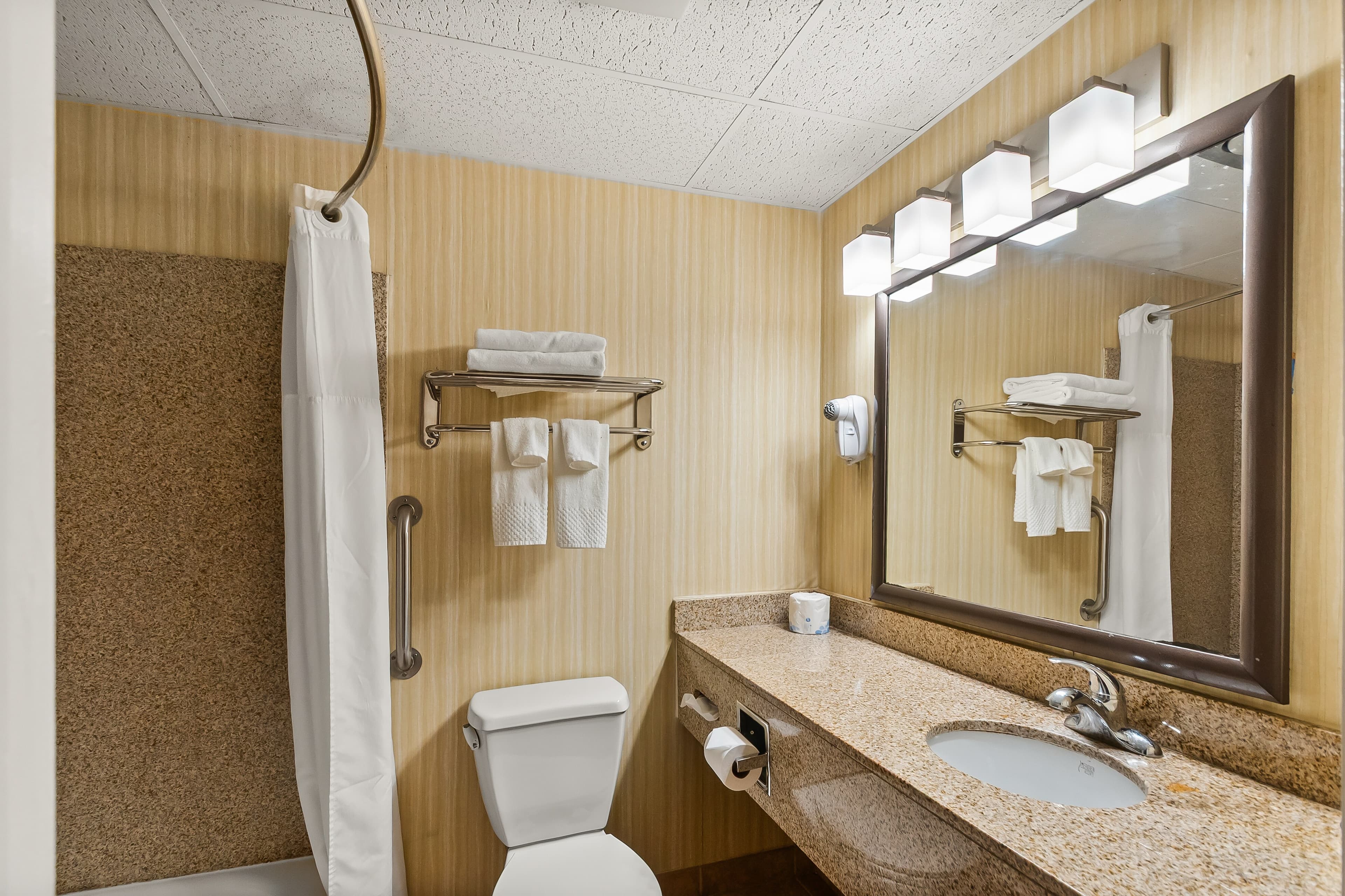 Quality Inn Harpers Ferry - Charles Town - Image 5