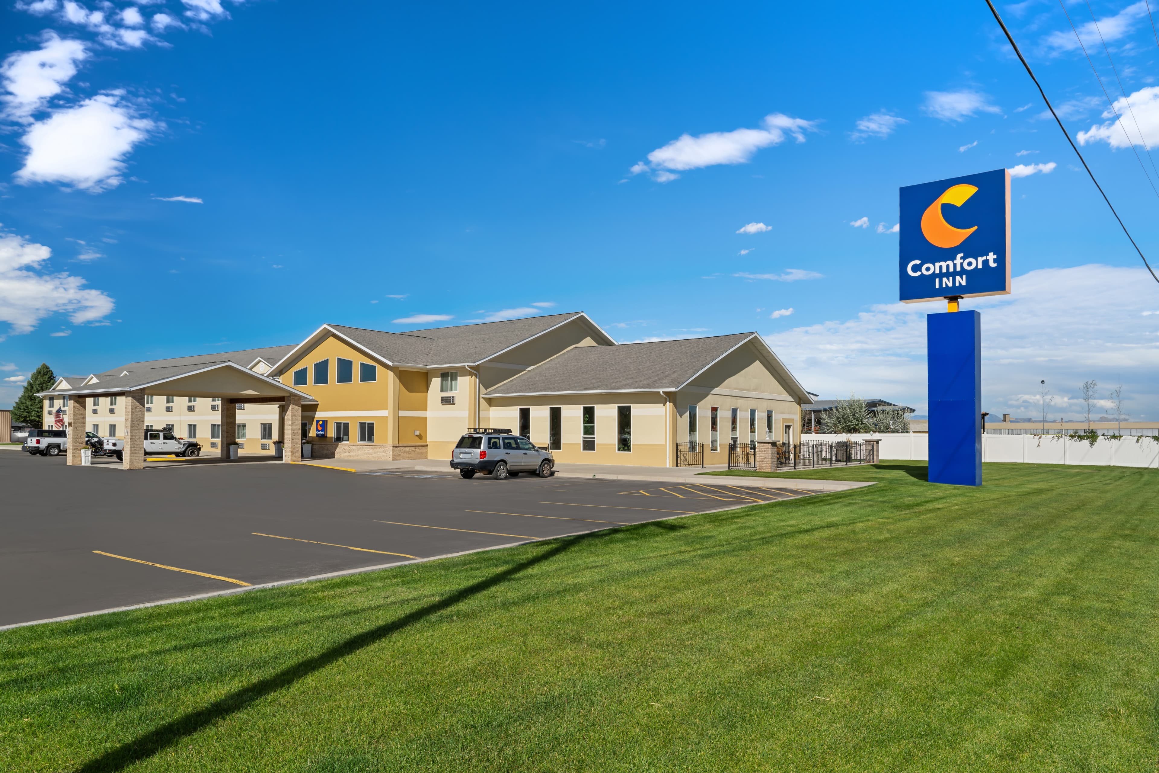 Comfort Inn Worland Hwy 16 to Yellowstone - Image 1