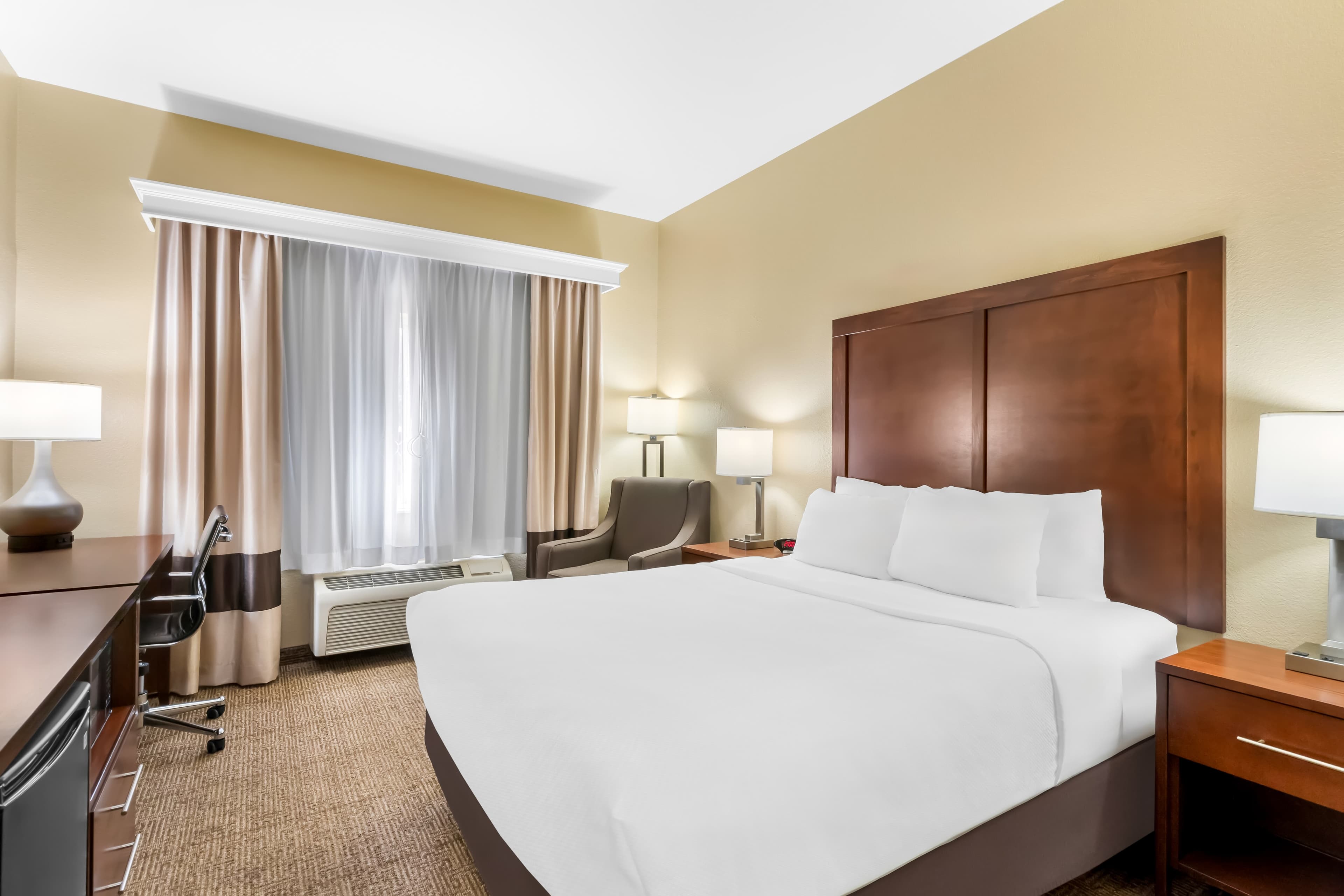 Comfort Inn & Suites Near University of Wyoming - Image 2