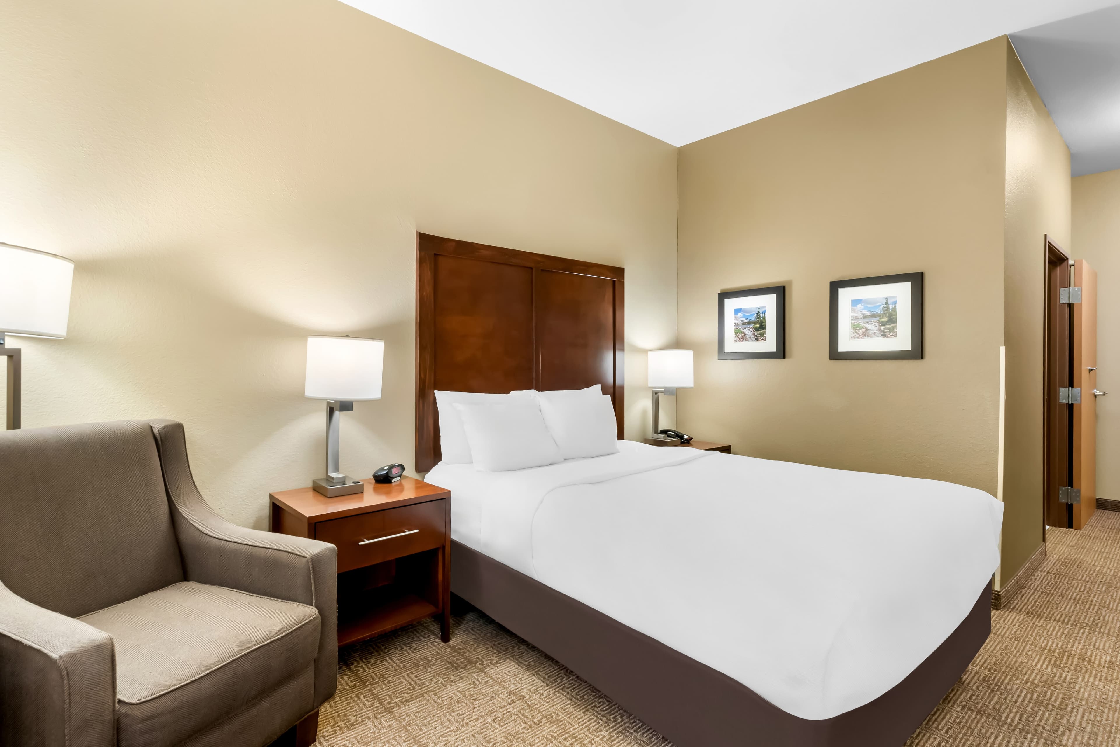 Comfort Inn & Suites Near University of Wyoming - Image 3