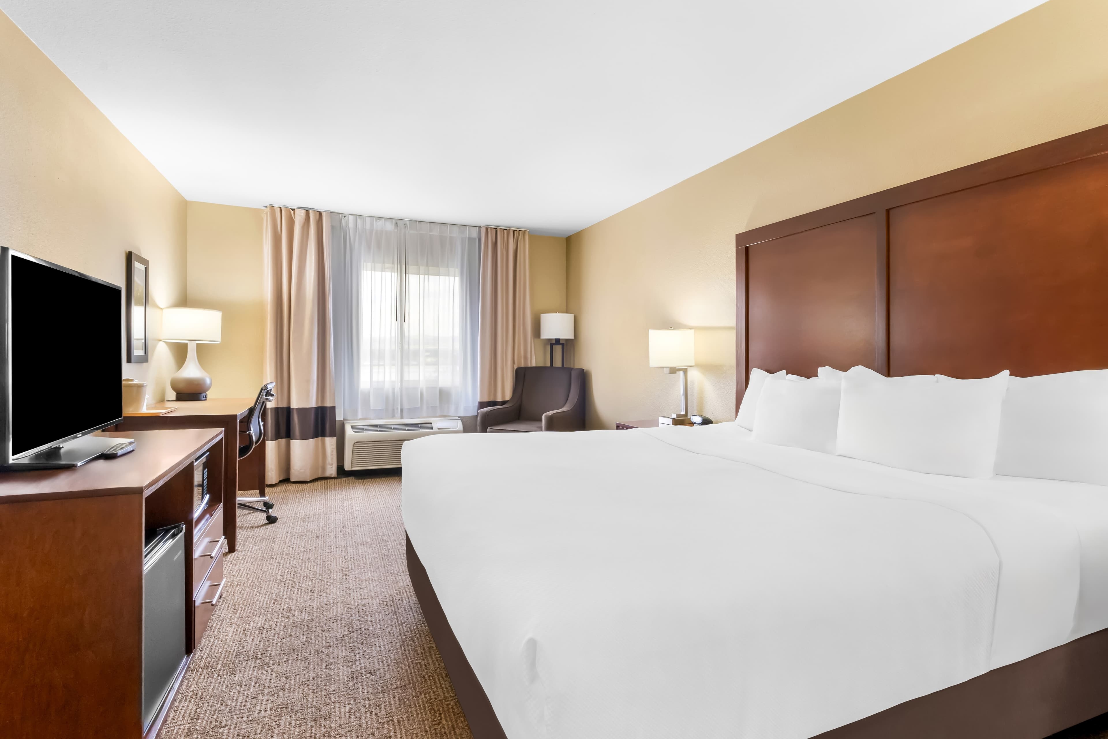 Comfort Inn & Suites Near University of Wyoming — 6