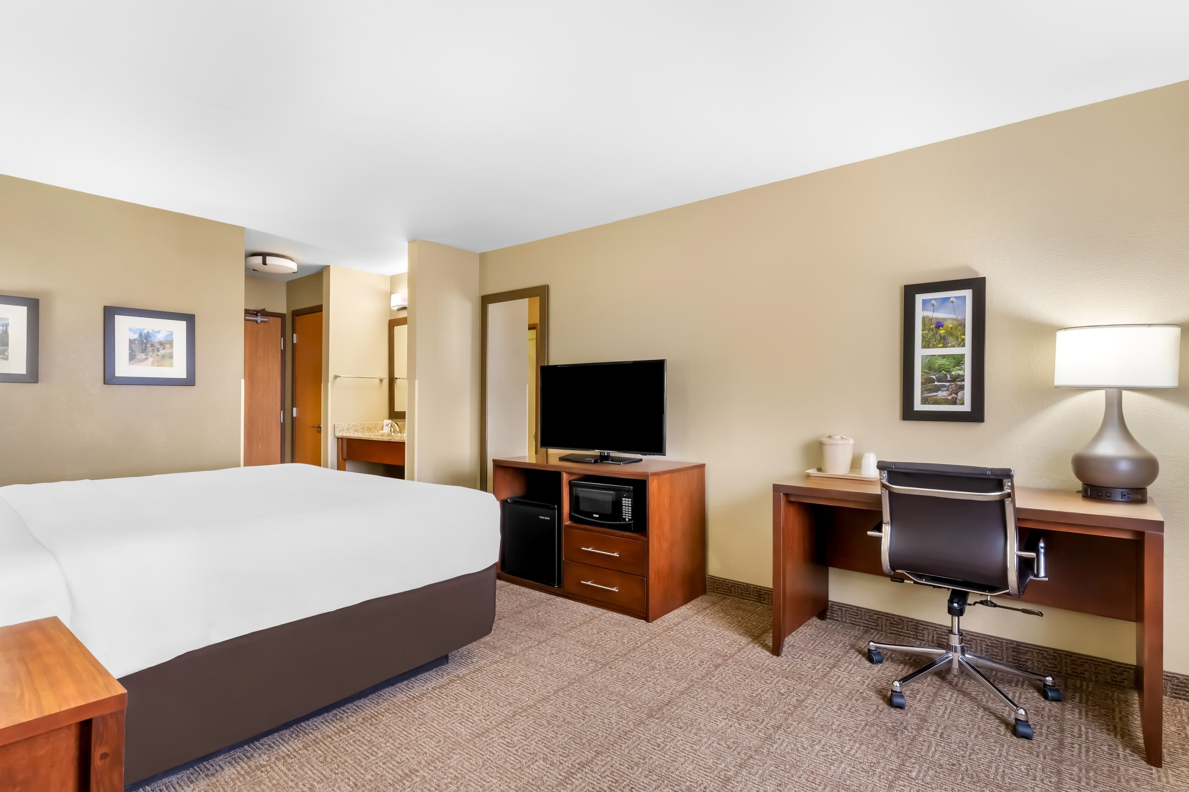Comfort Inn & Suites Near University of Wyoming — 8