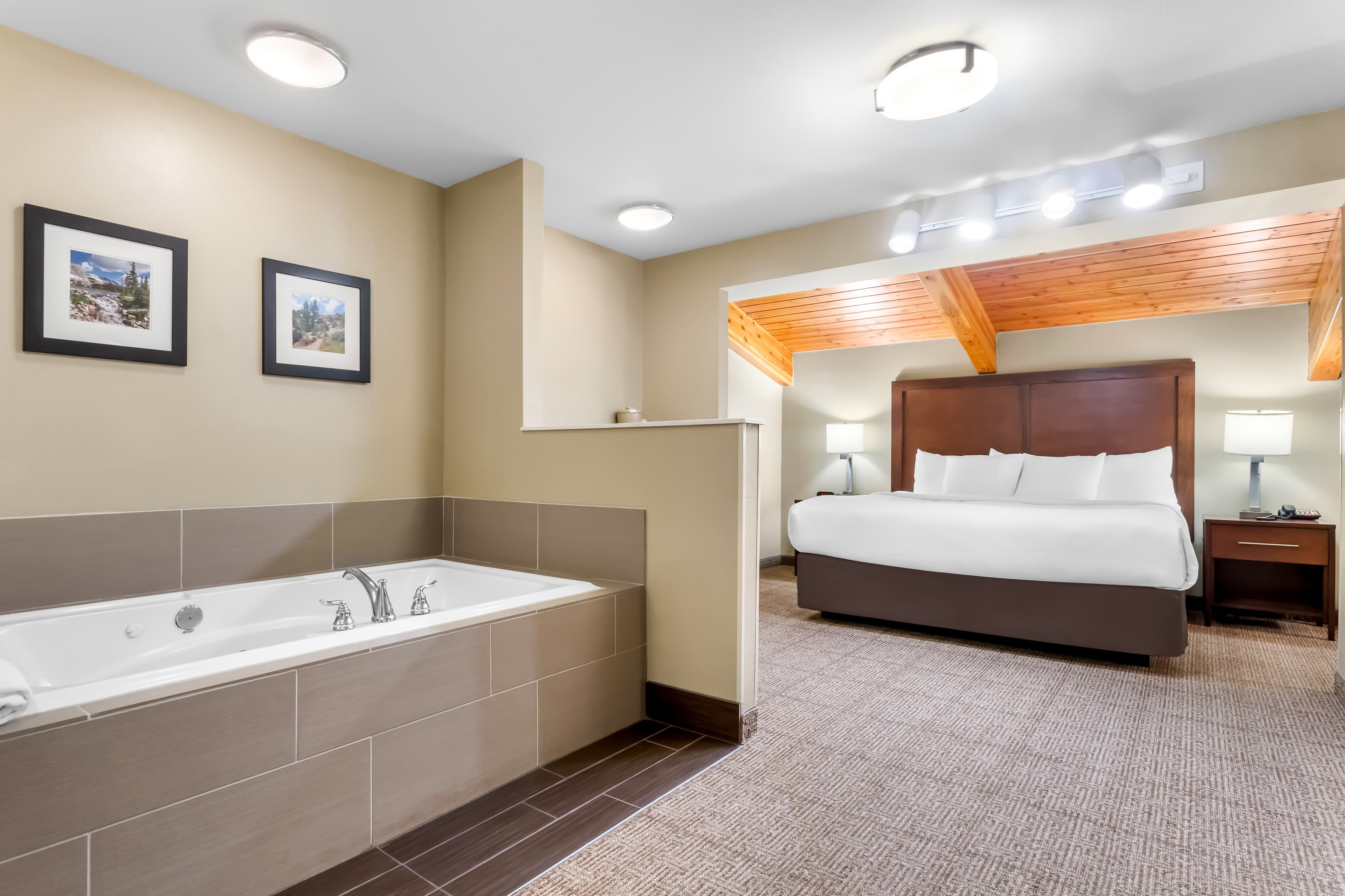 Comfort Inn & Suites Near University of Wyoming — 12