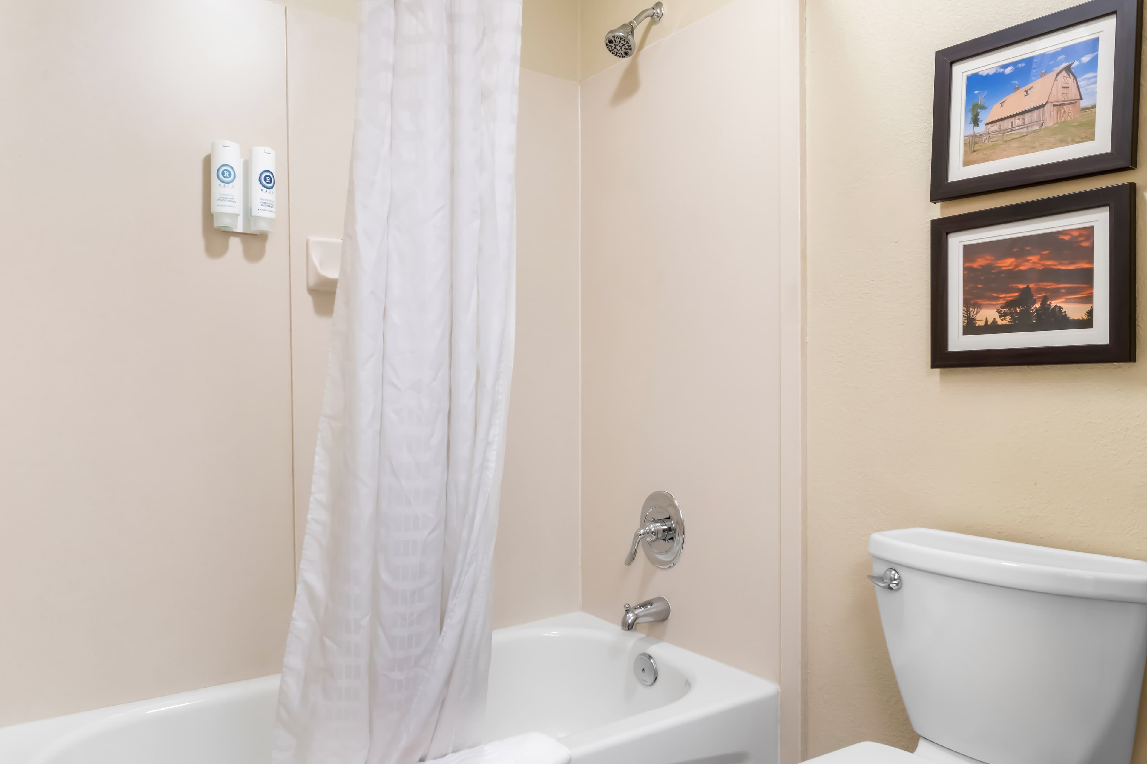 Comfort Inn & Suites Near University of Wyoming — 16