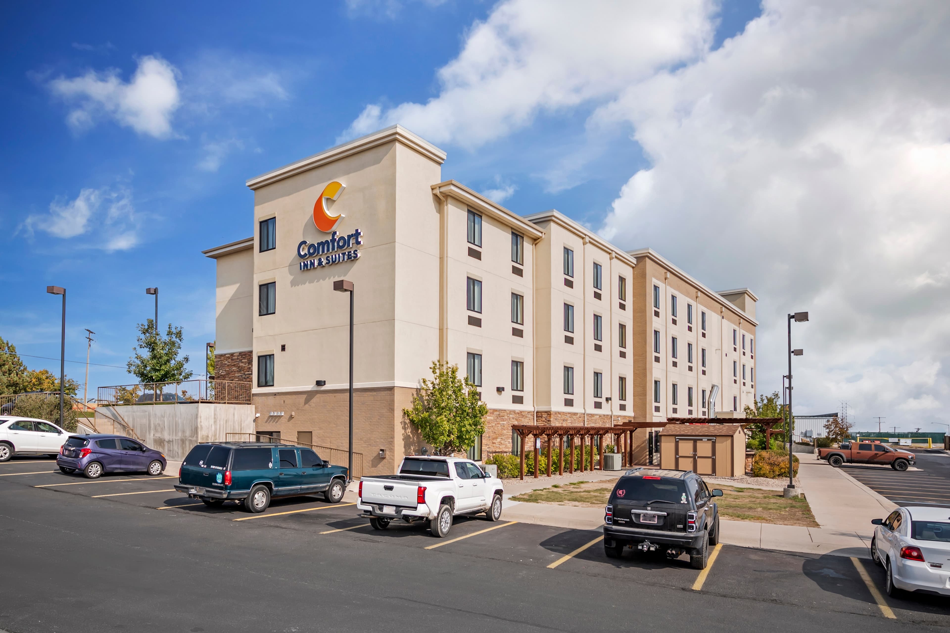 Comfort Inn & Suites - Image 1