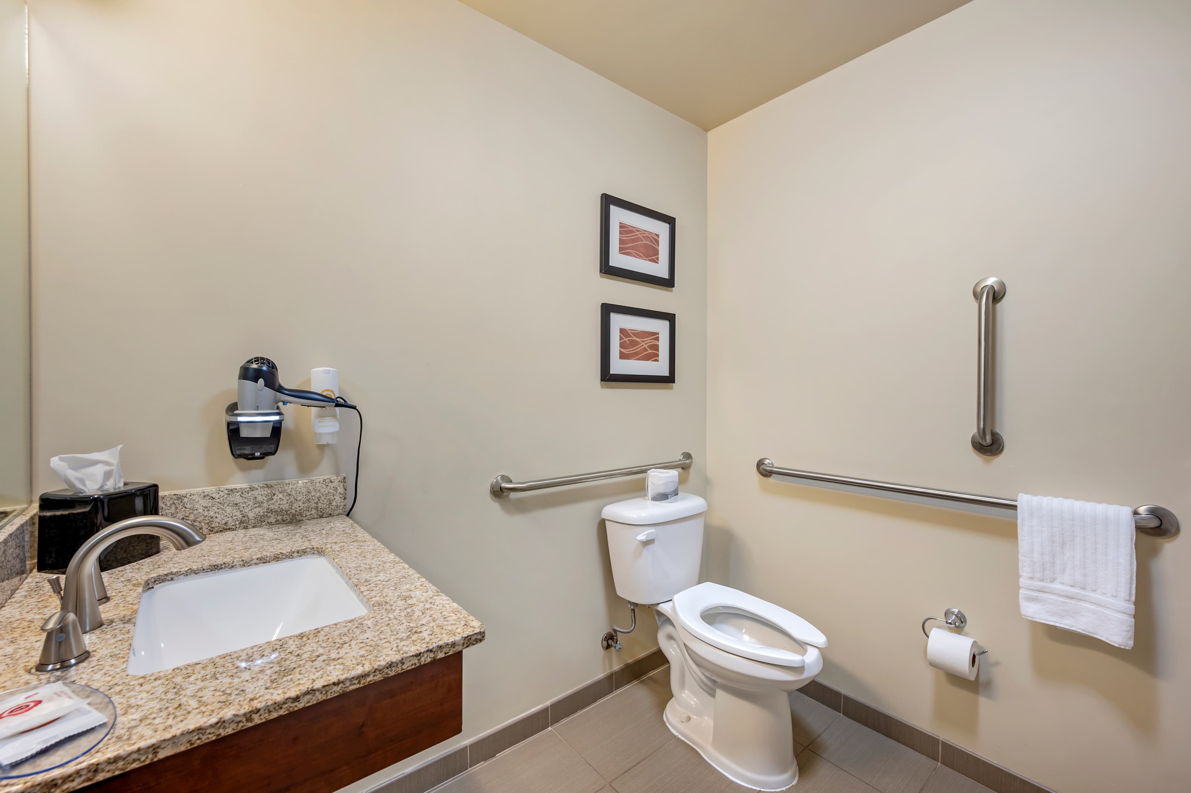 Comfort Inn & Suites - Image 5