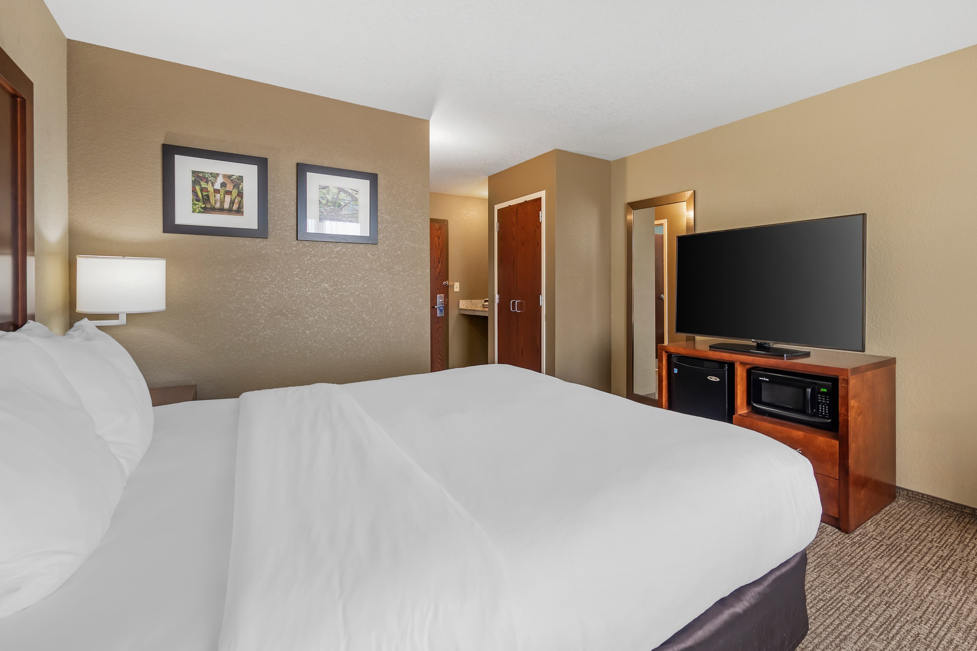 Comfort Inn & Suites — 16