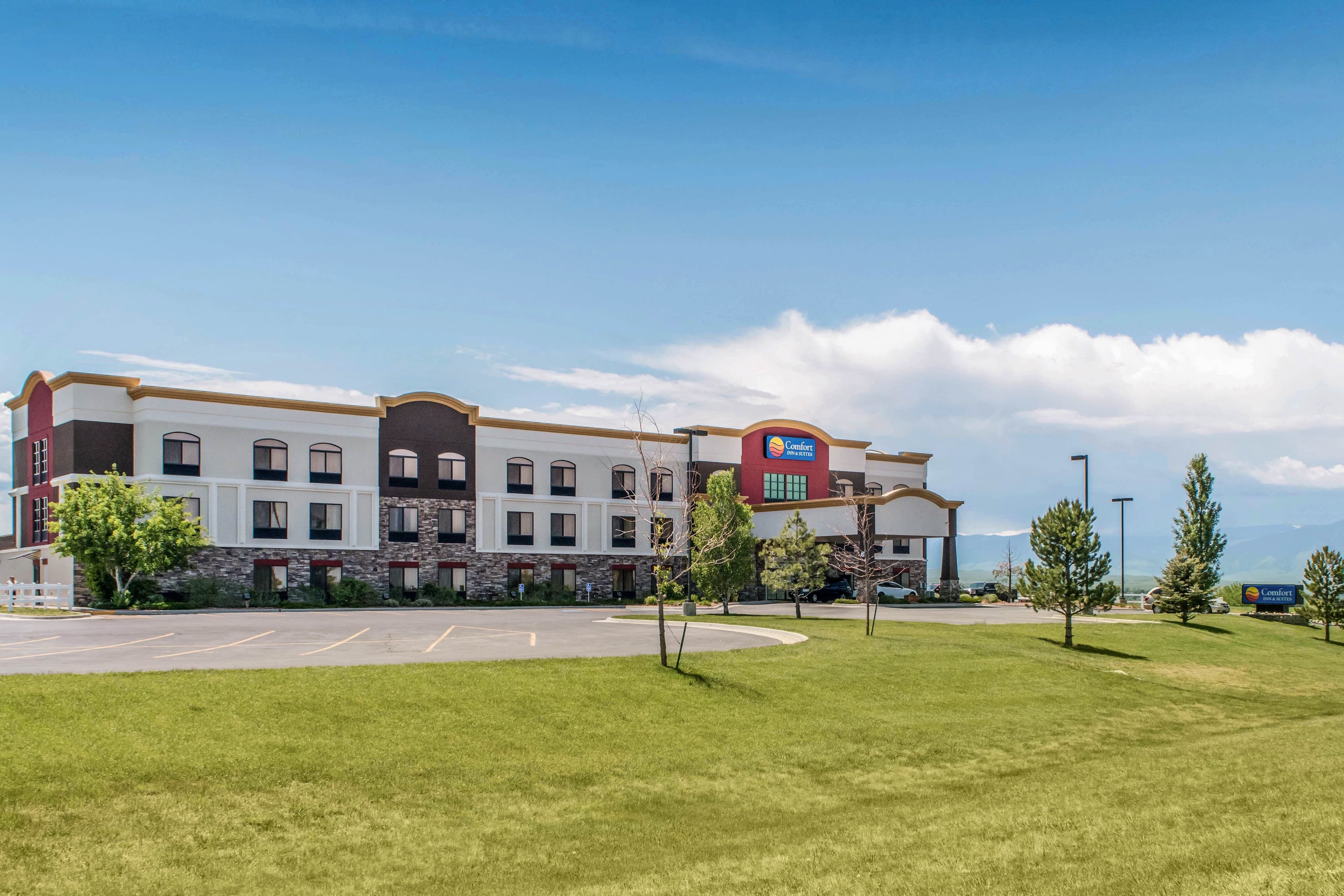 Comfort Inn & Suites Sheridan - Image 1