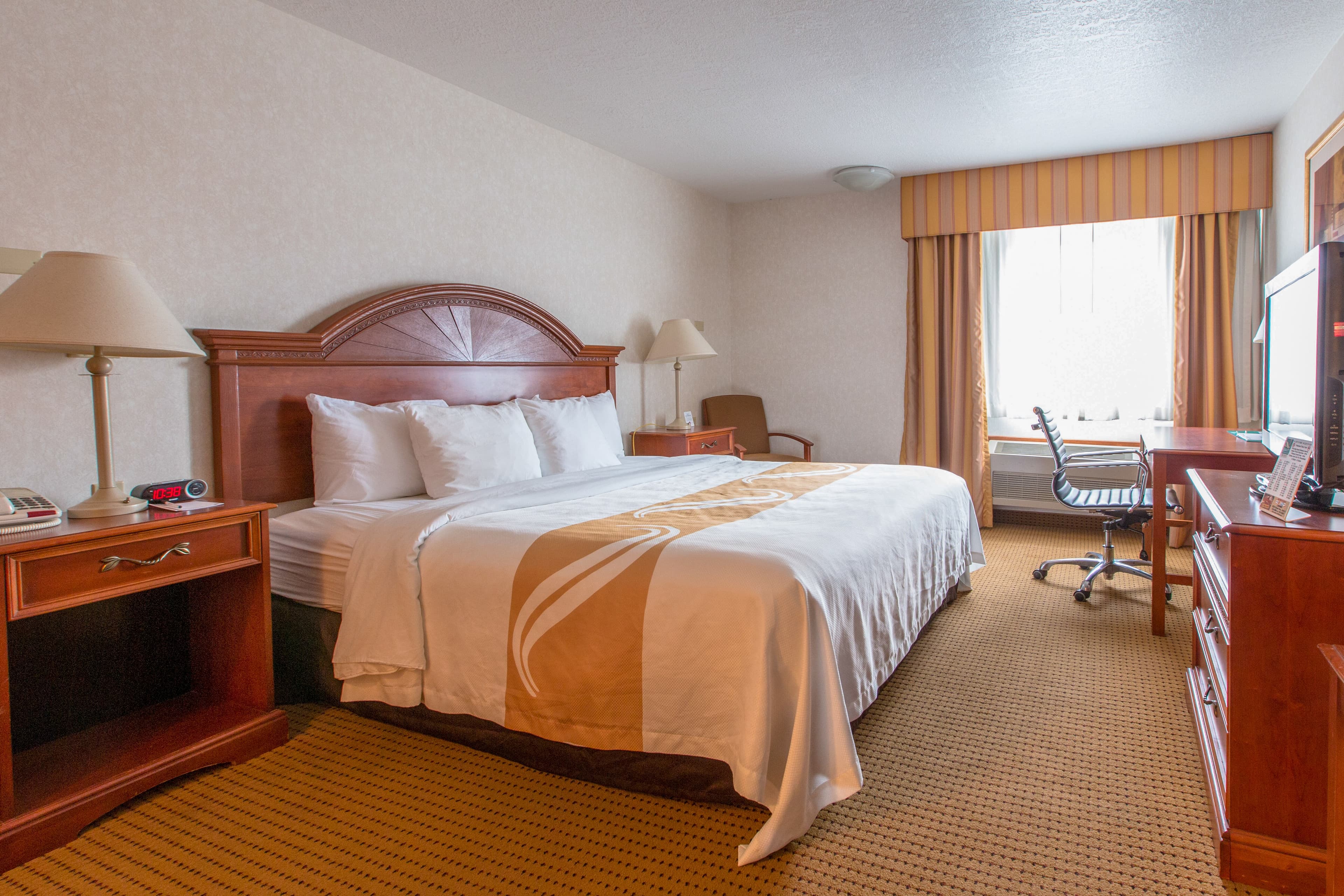 Quality Inn & Suites University - Image 3