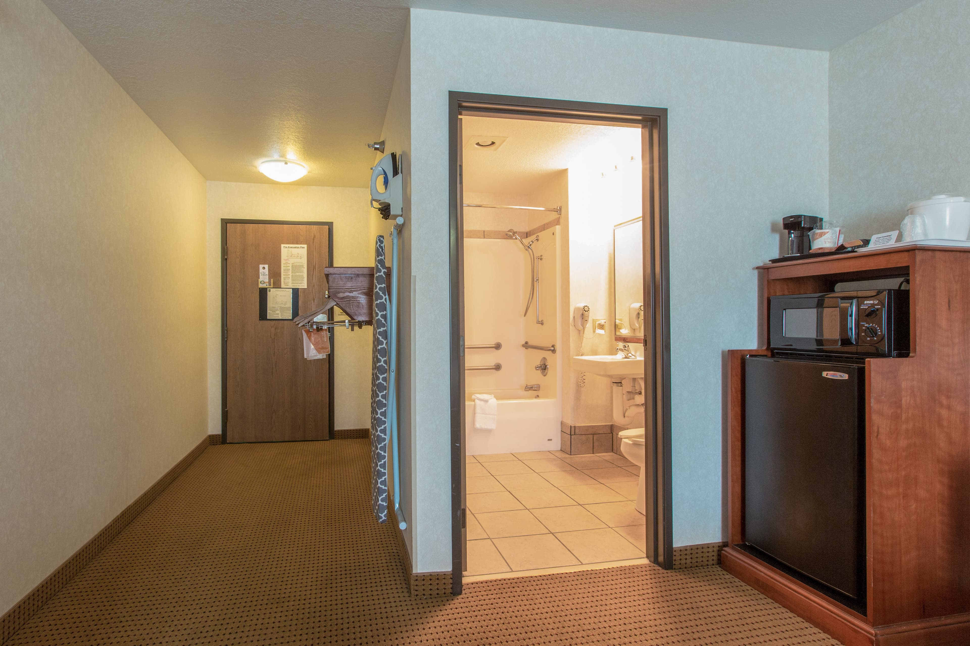 Quality Inn & Suites University - Image 5