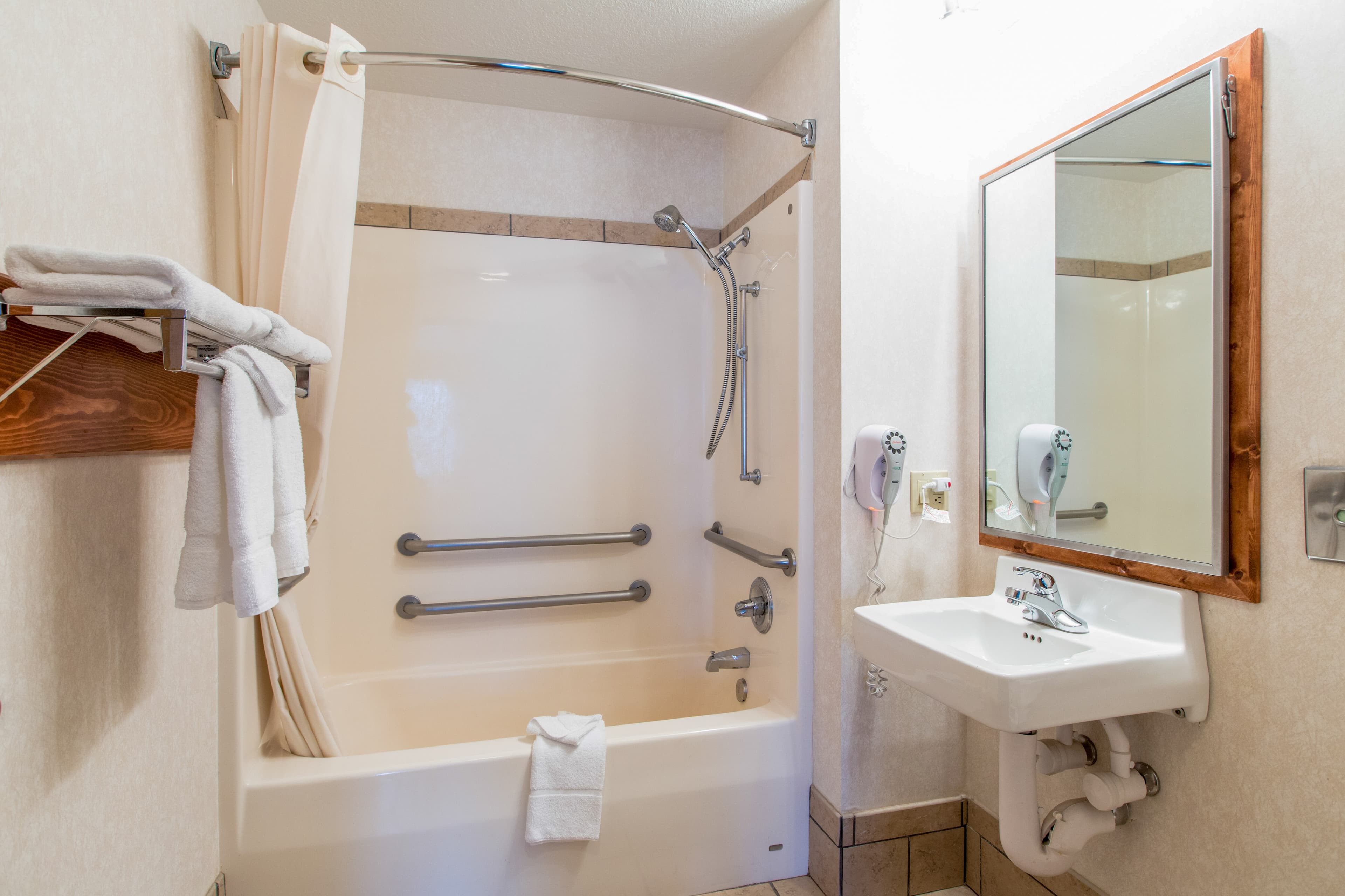 Quality Inn & Suites University — 6