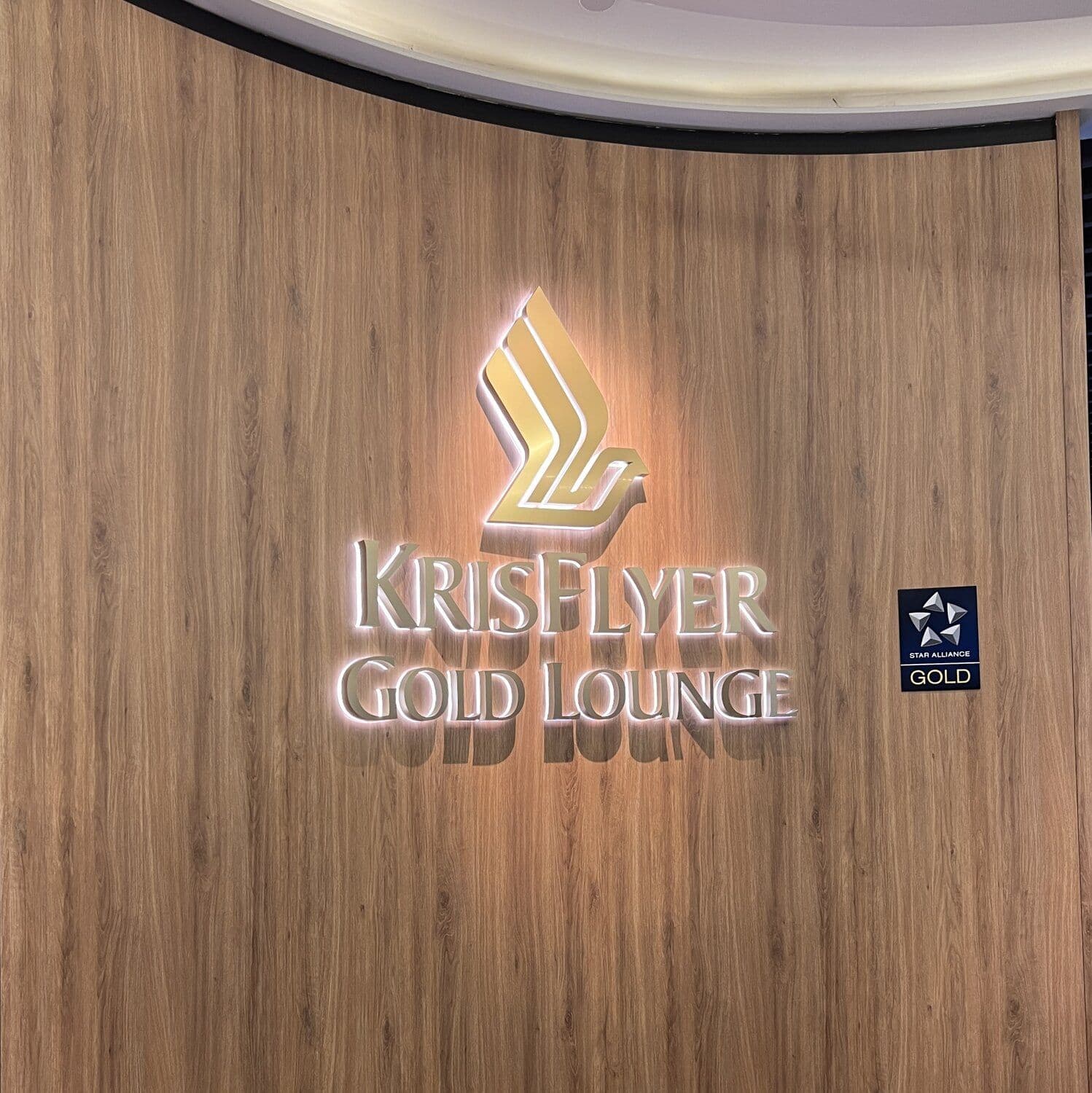 Singapore Changi Airport KrisFlyer Gold Lounge T2 Review