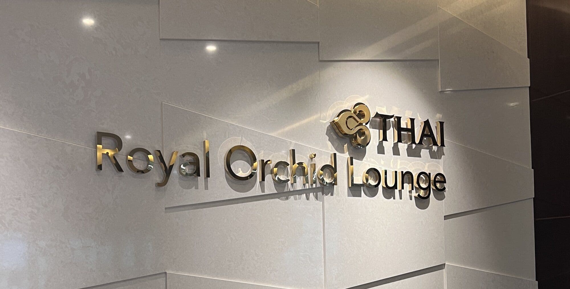 Suvarnabhumi Airport (Bangkok BKK) Thai Royal Orchid Prestige Lounge Review