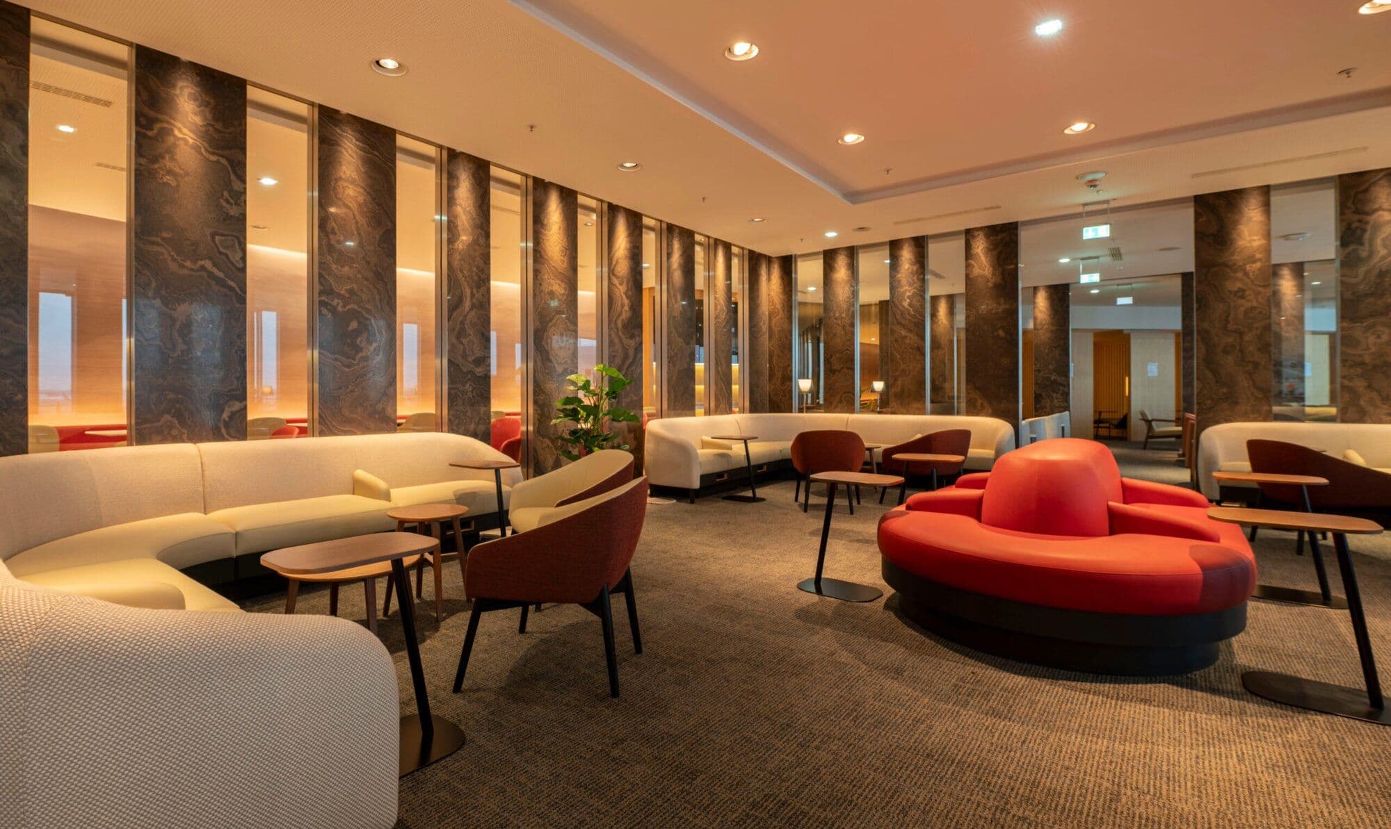 Unlocking Lounge Luxury: Your Guide to Maple Leaf Lounge Access Using the Chase Sapphire Reserve Card