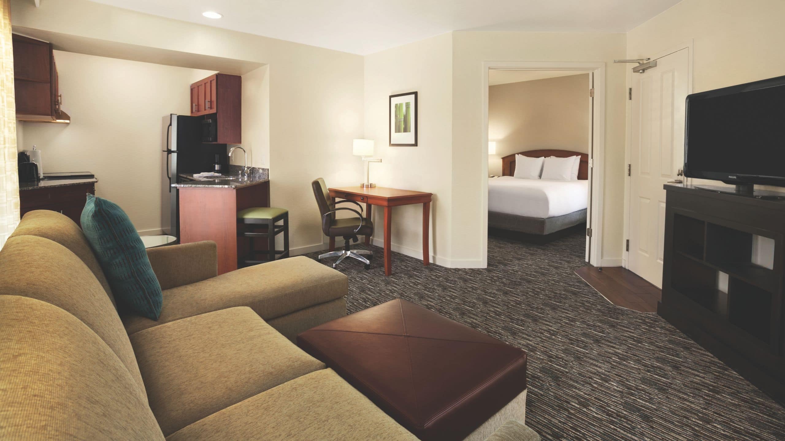 One Bedroom King Suite - Image 2