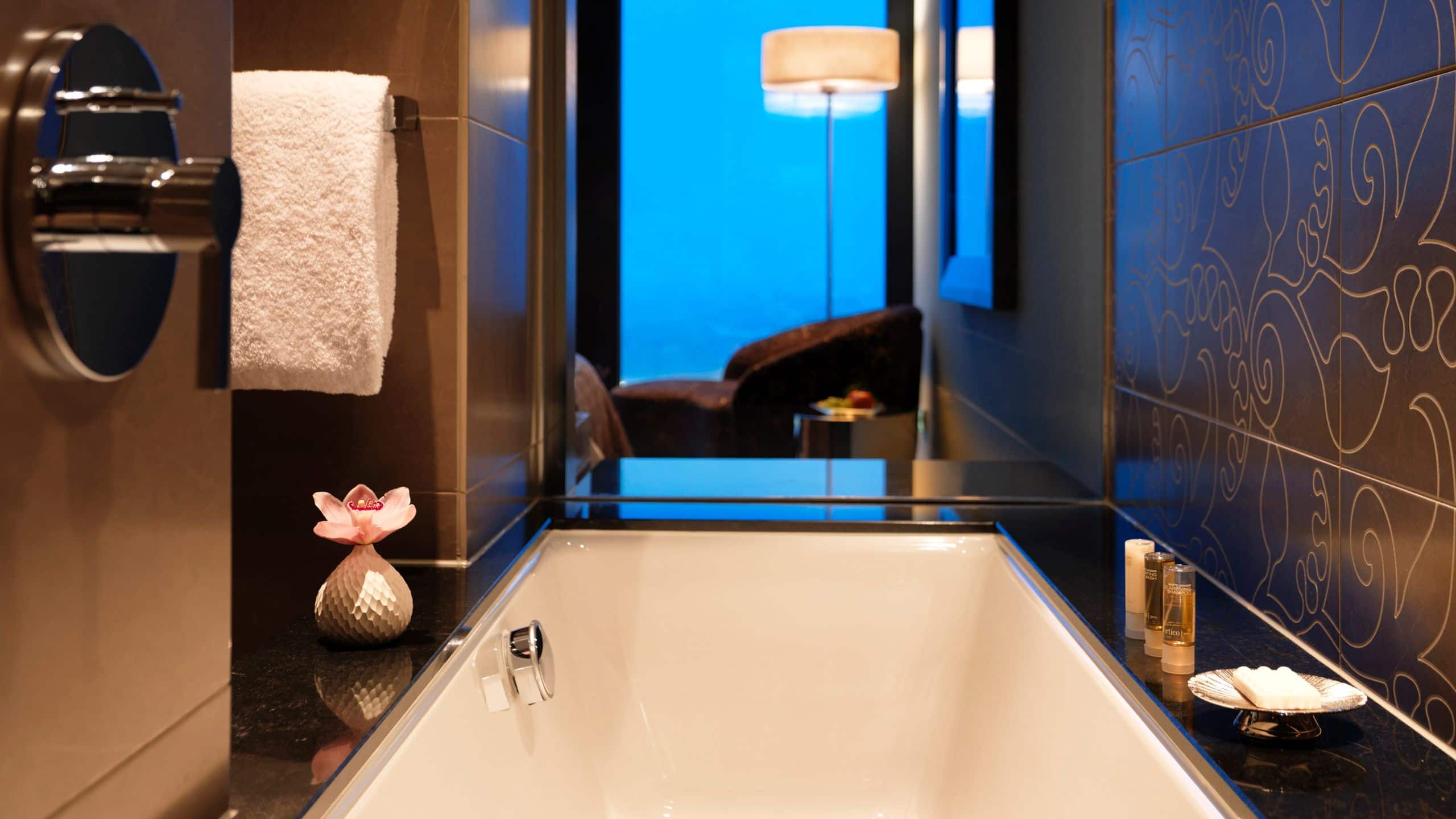 1 King Bed - Image 3