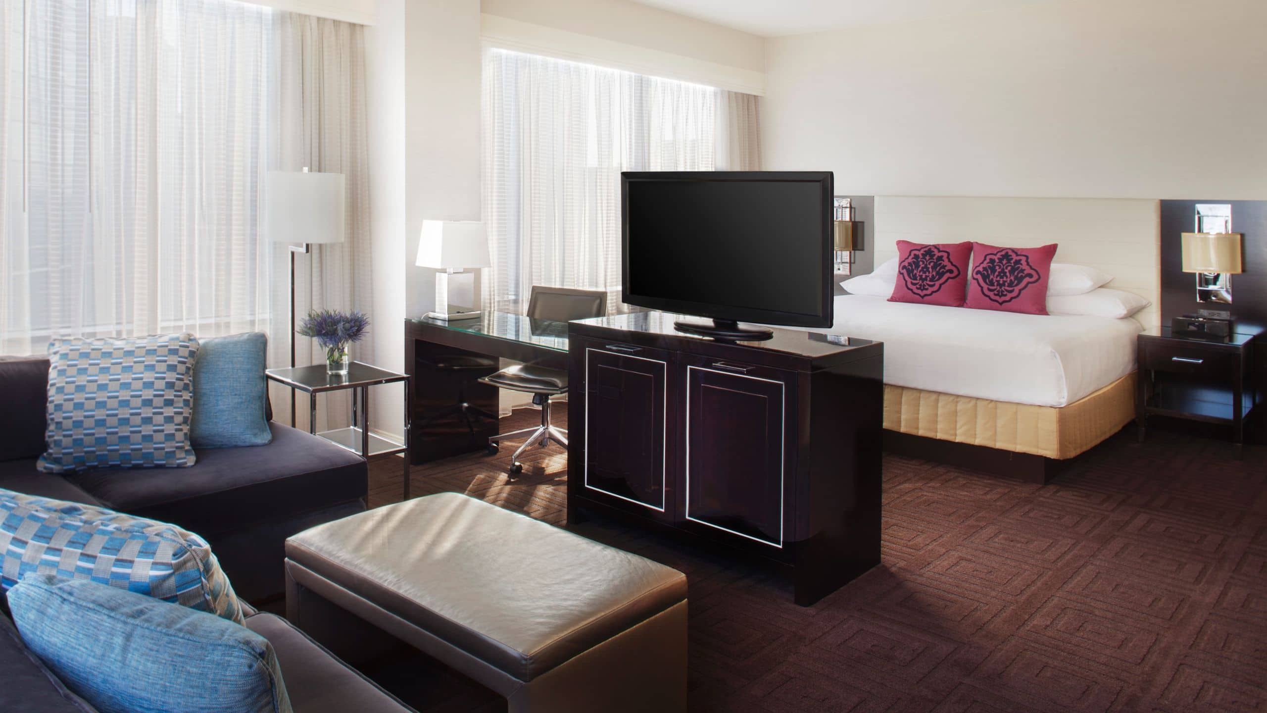 Deluxe Suite - Image 1