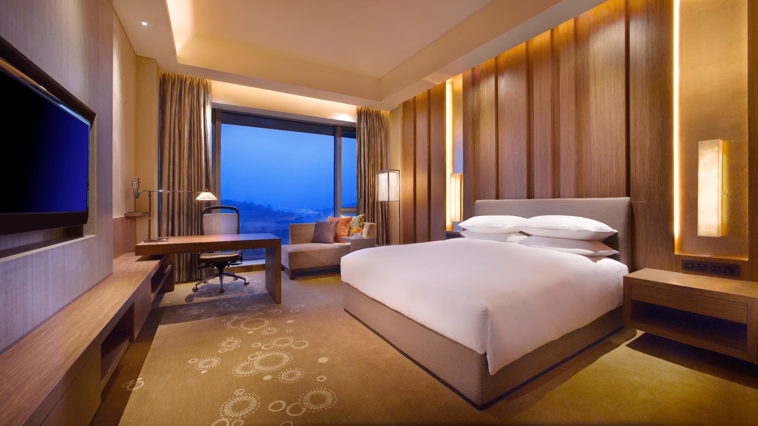 1 King Bed - Image 1