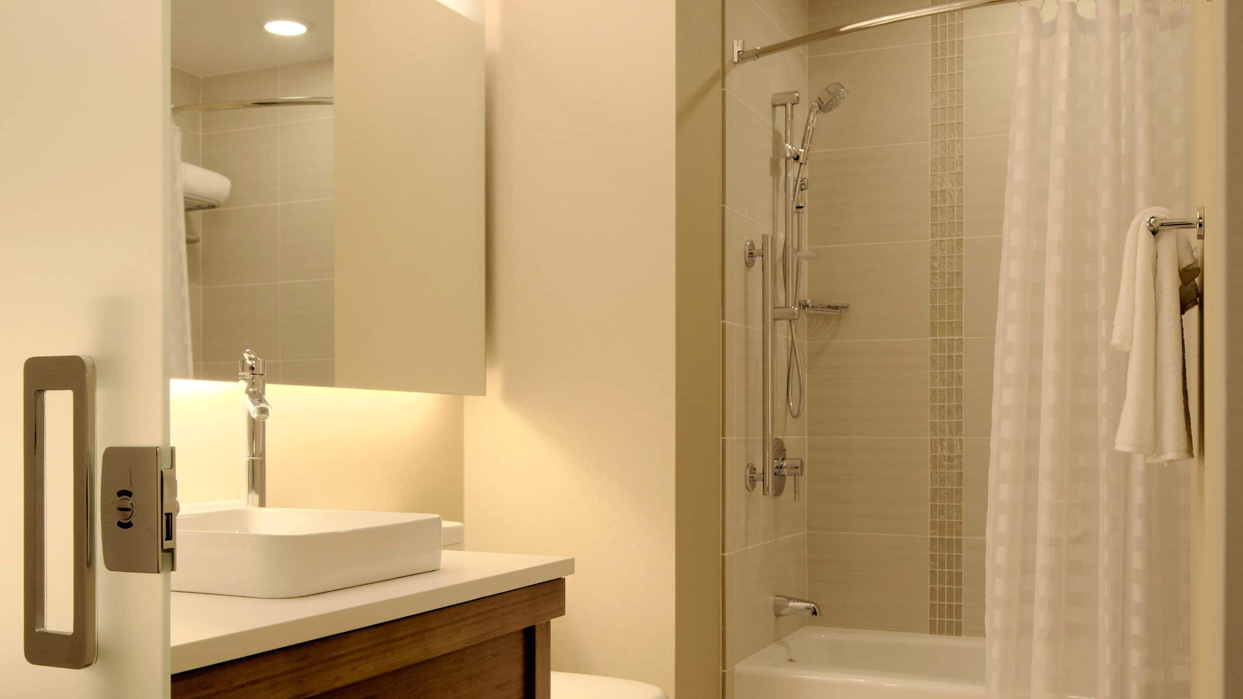 Two Double Beds (With Sofa Bed) - Image 3