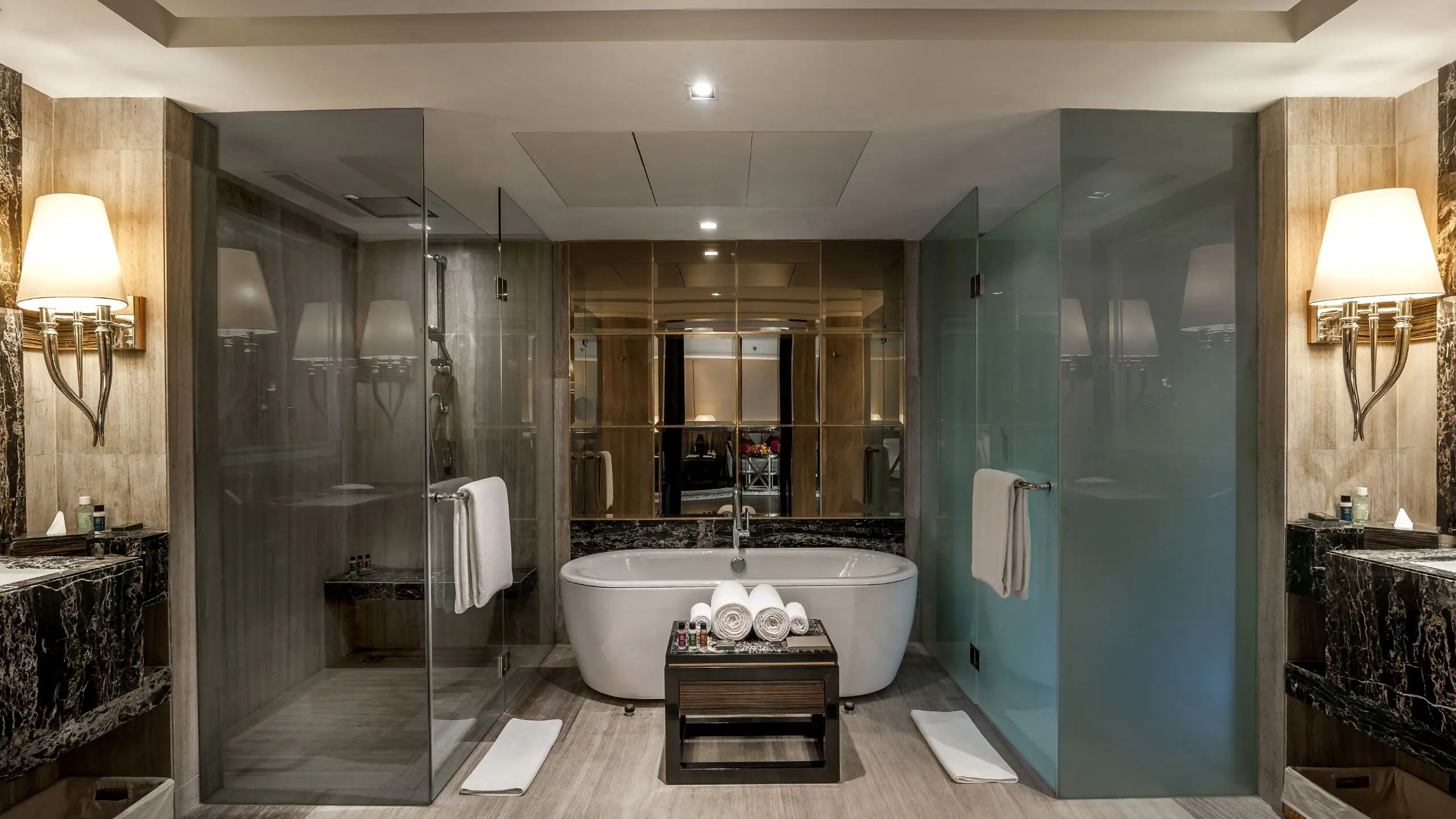 Hyatt Executive Suite, 1 King Bed, Bathtub - Image 4
