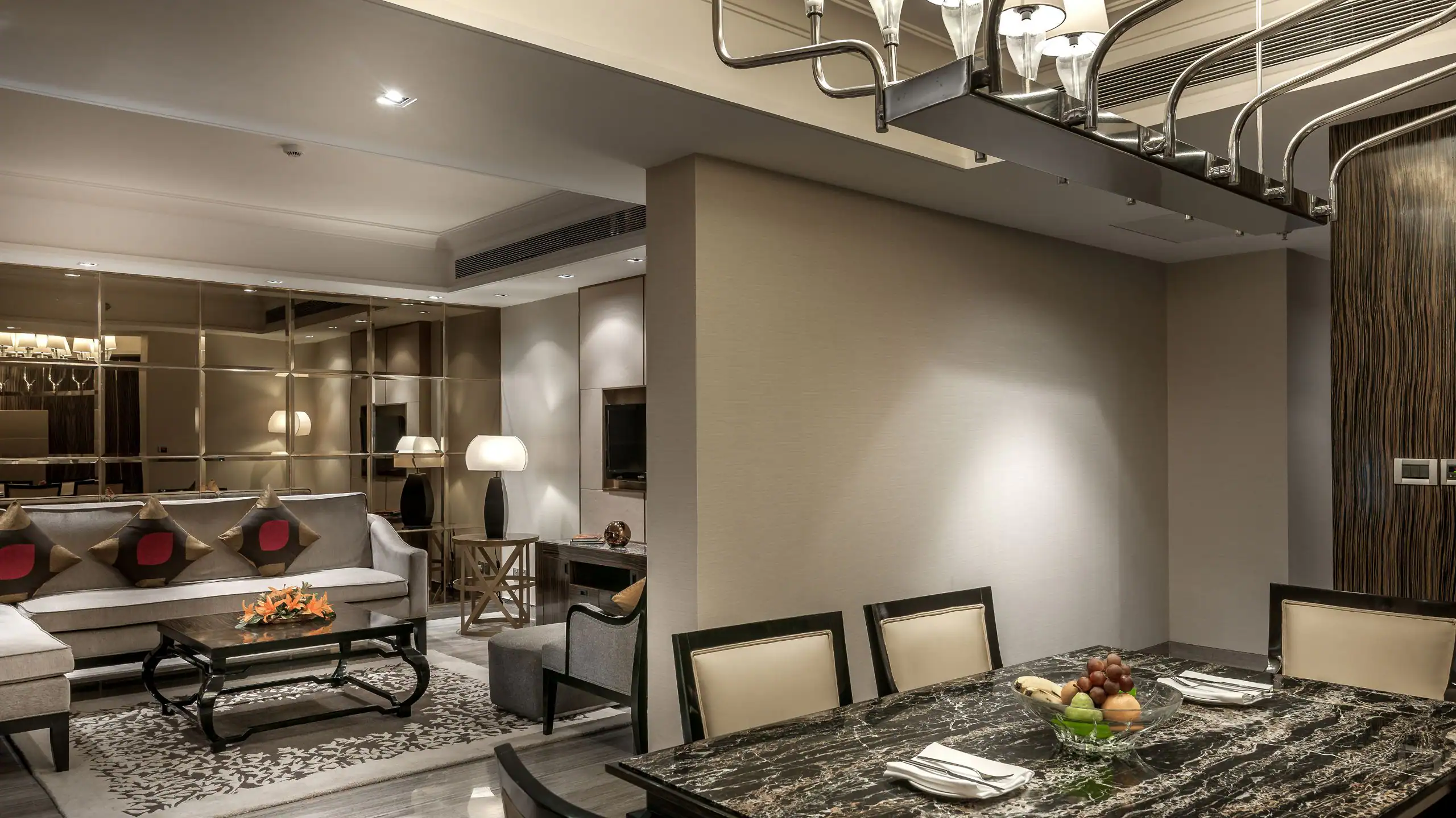 Hyatt Executive Suite, 1 King Bed, Bathtub - Image 3