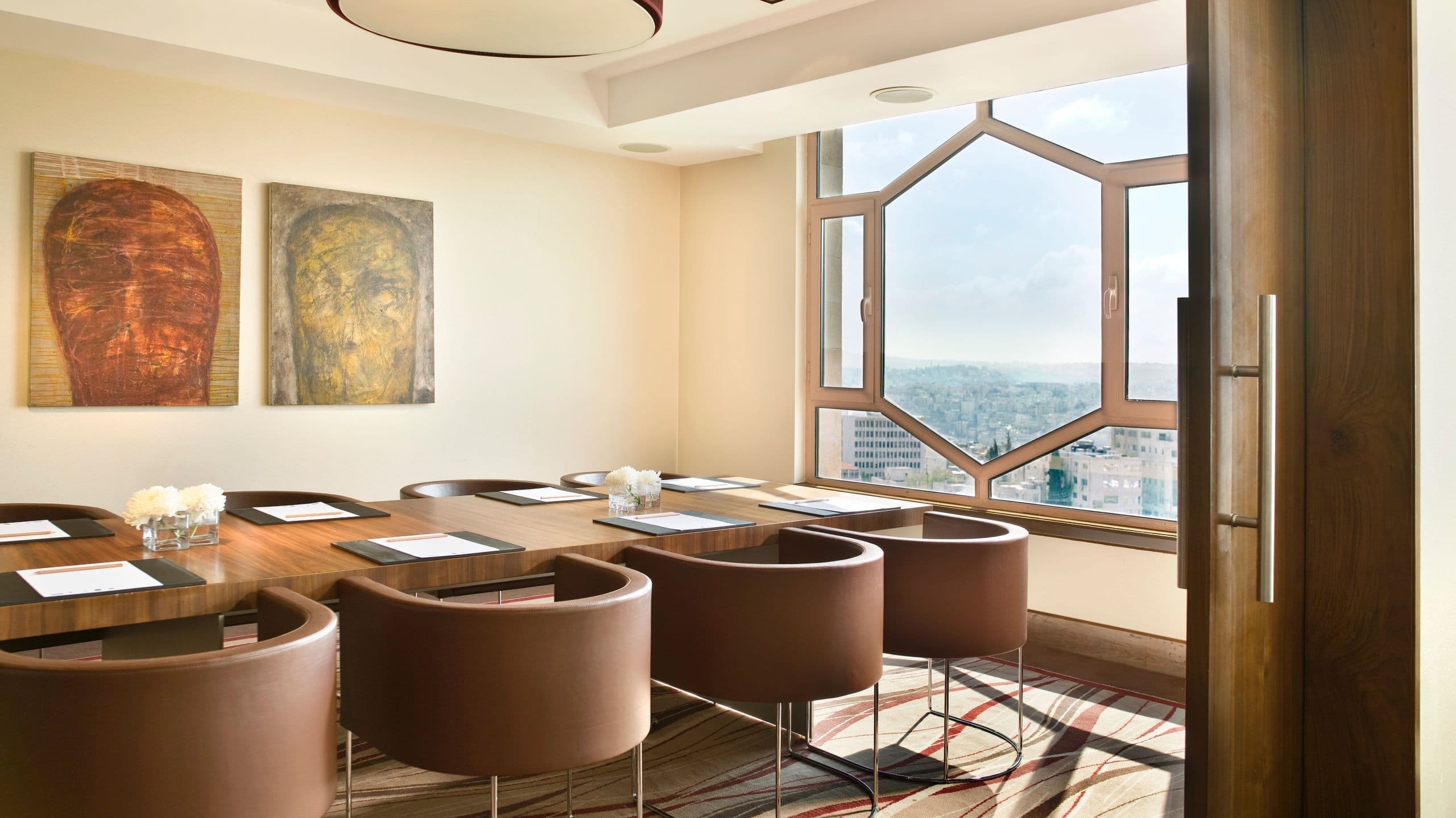 1 King Bed with Club Access - Image 5