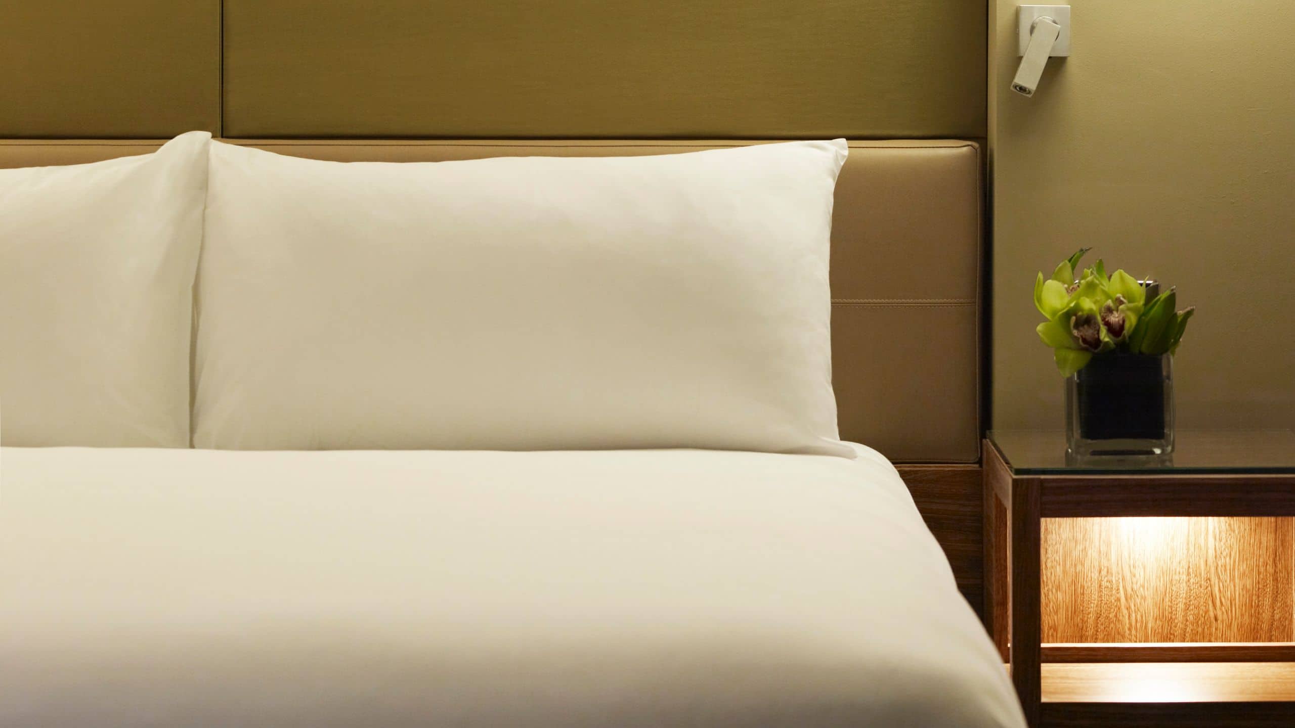 1 King Bed - Image 3