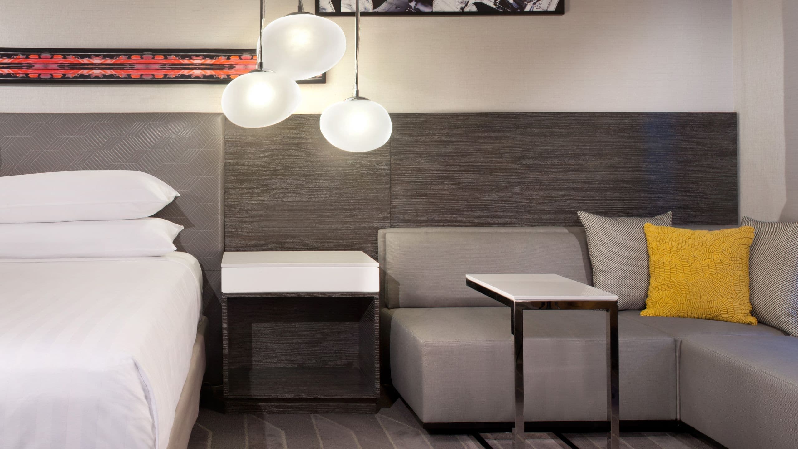 One Queen Bed - Image 2