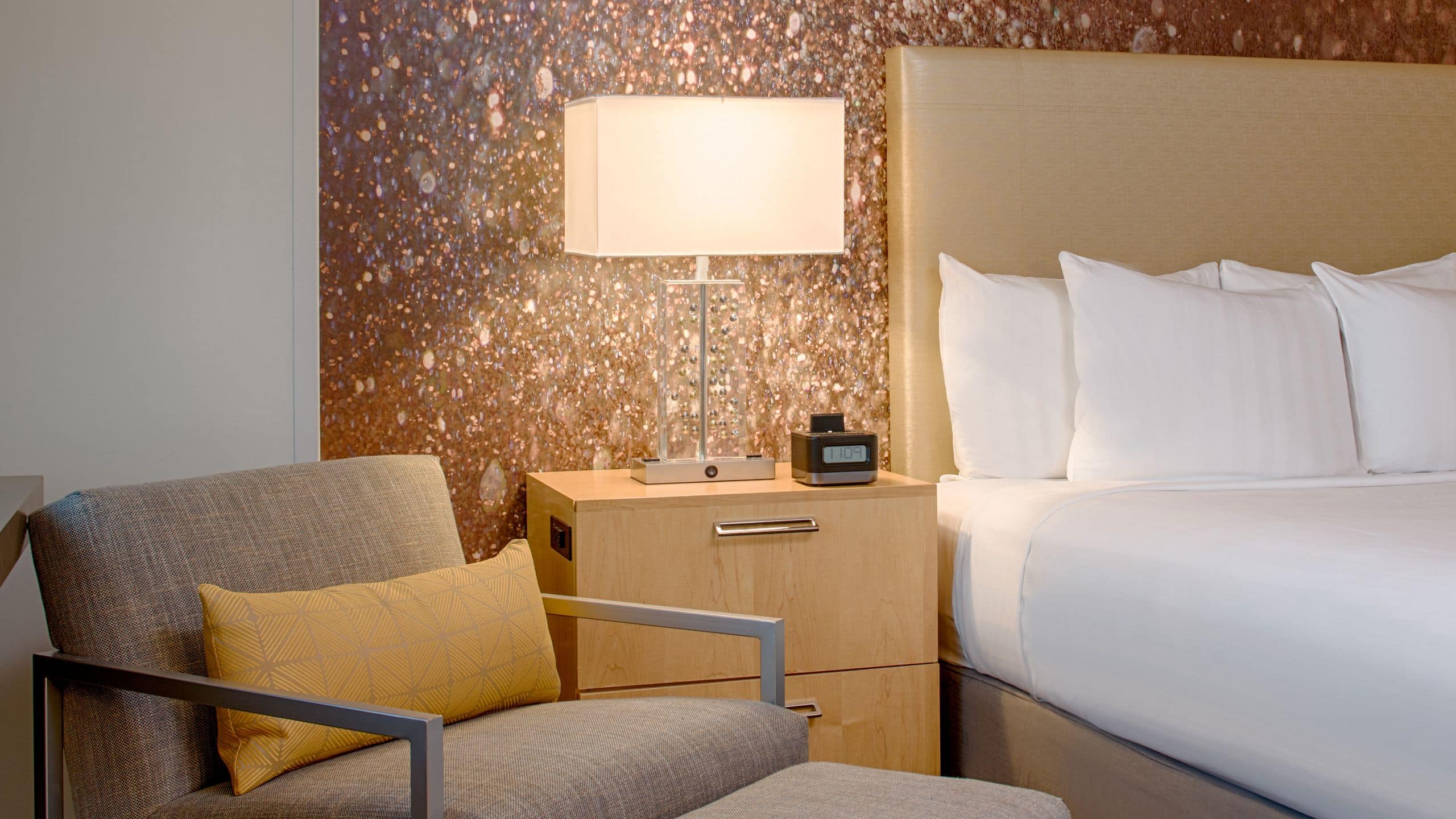 1 King Bed with Accessible Tub - Image 2